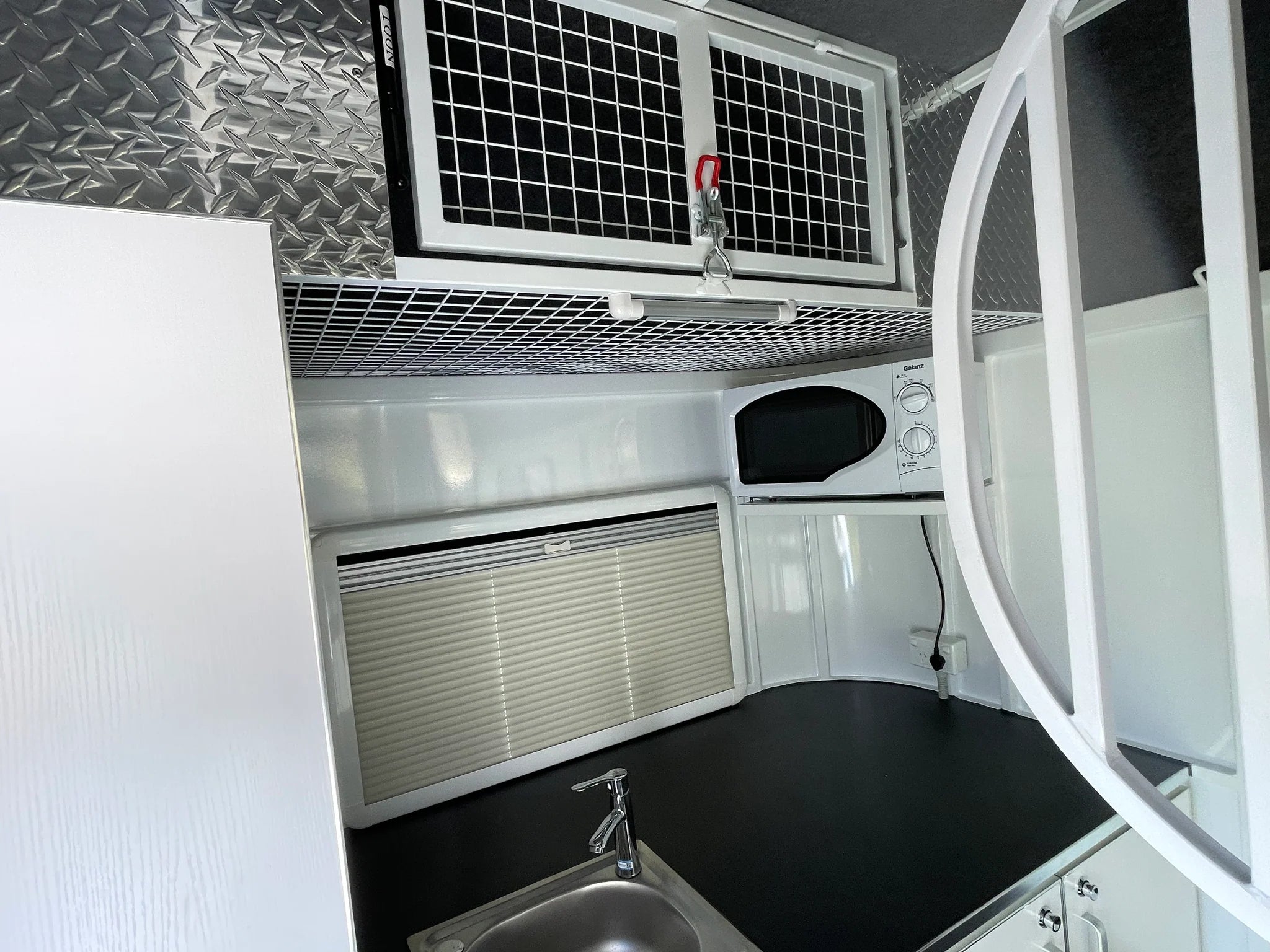 2 Horse Straight Load Camper Float L500 SN