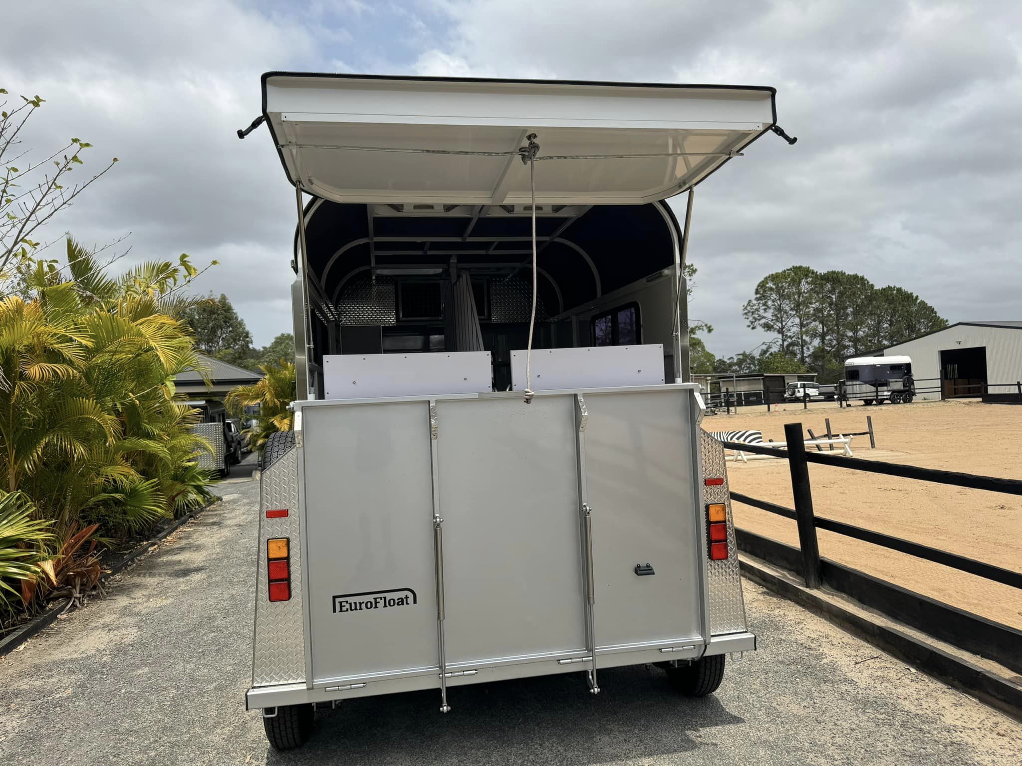 2 Horse Straight Load Float L500 SN