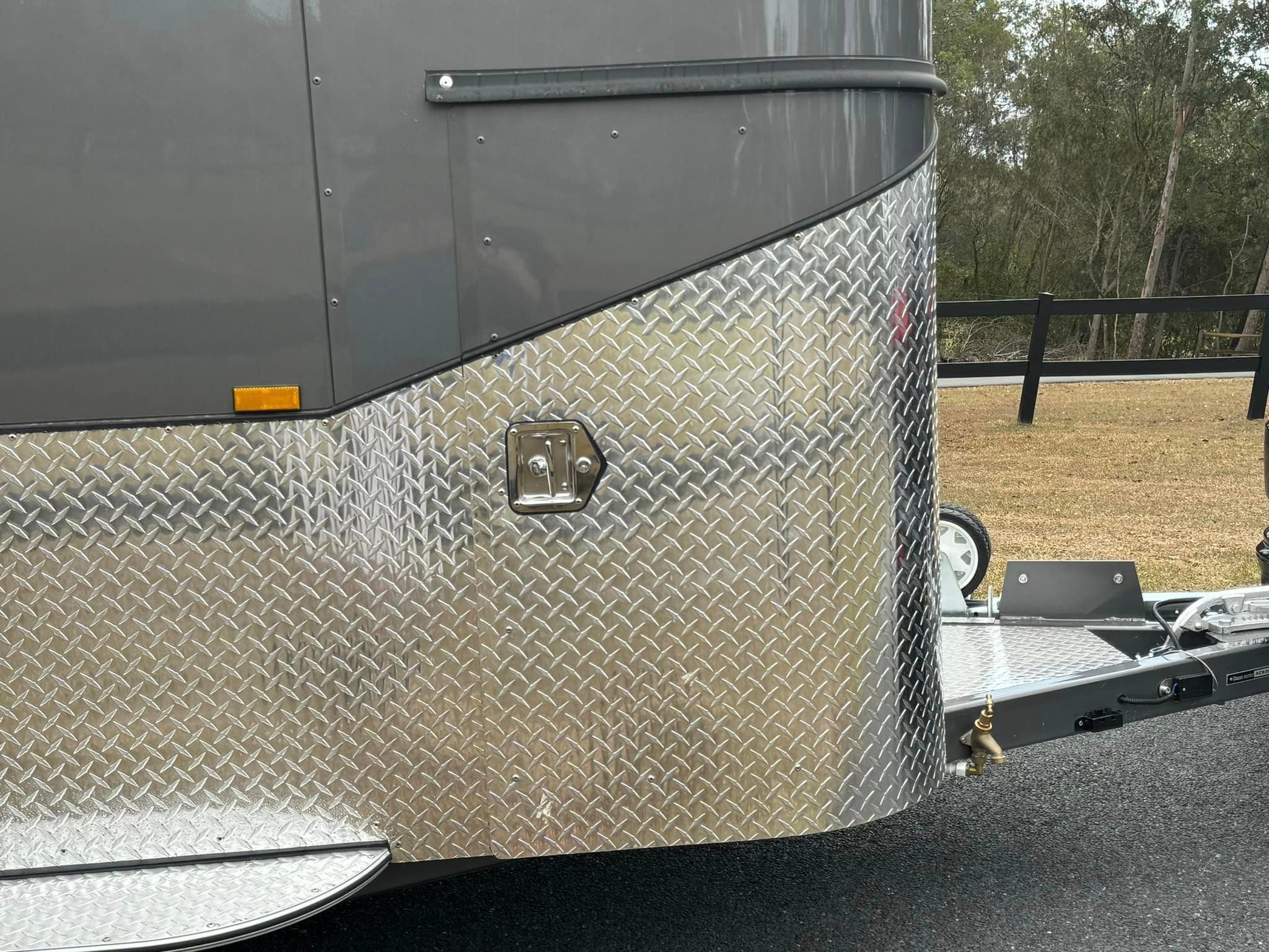2 Horse Straight Load Float L500 SN