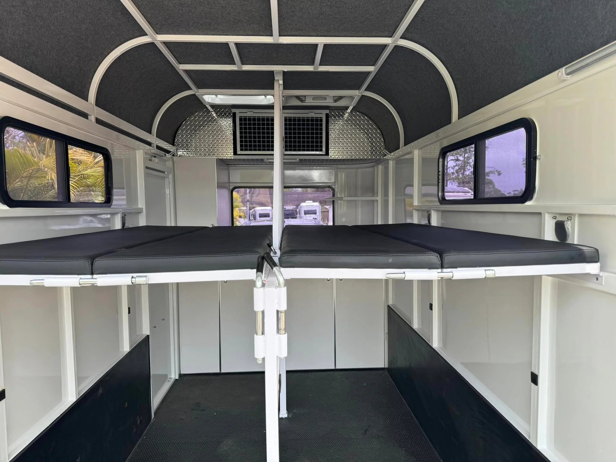 2 Horse Straight Load Float L500 SN