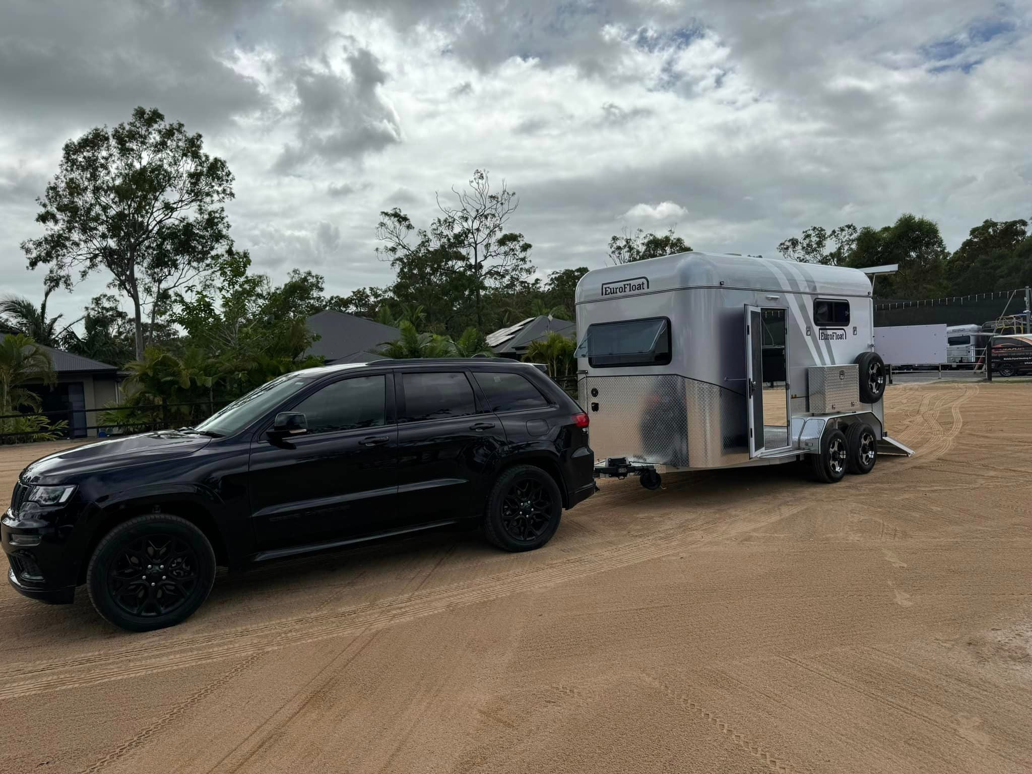 2 Horse Straight Load Camper Float L600 WB SN