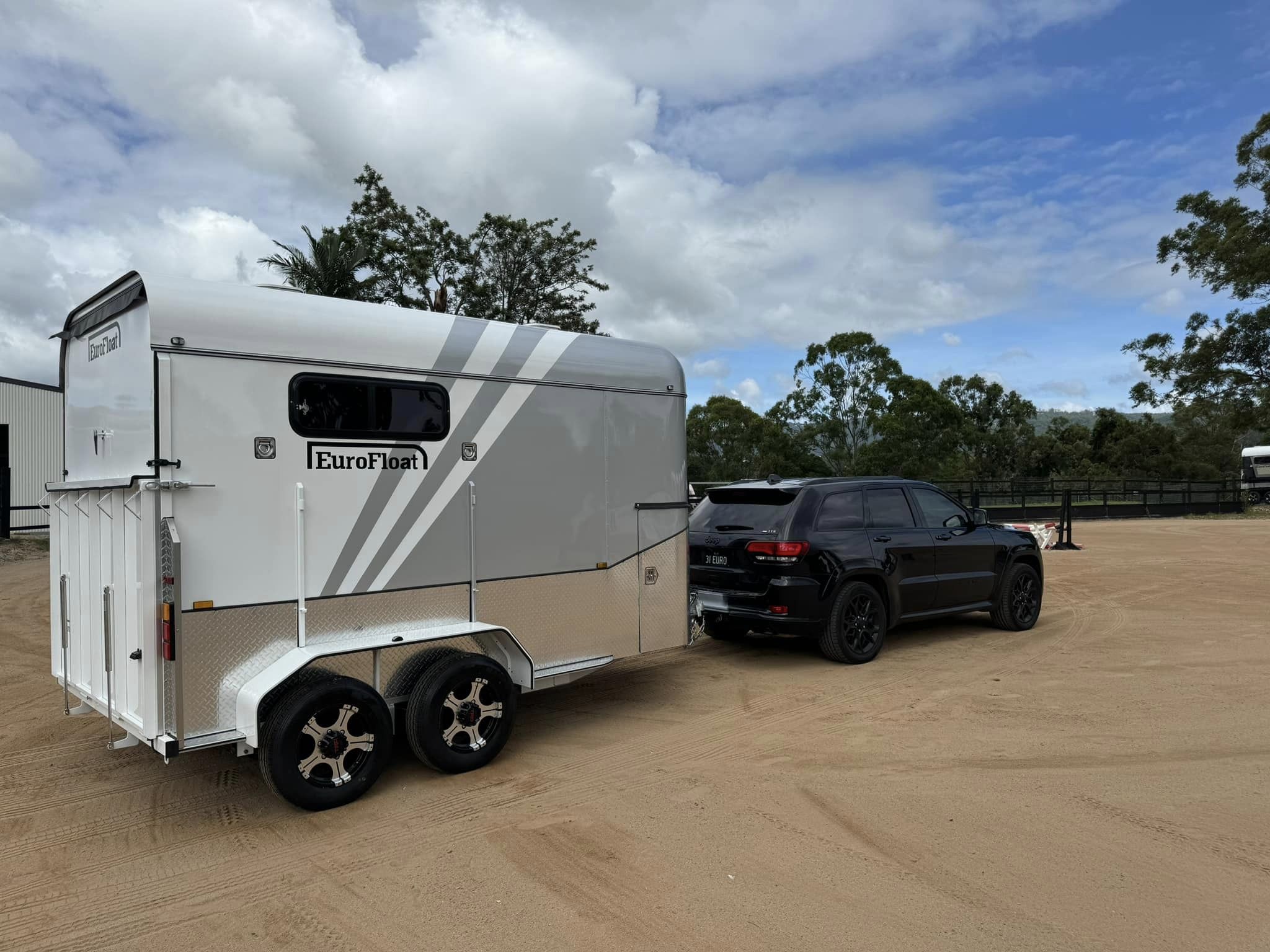 2 Horse Straight Load Camper Float L600 WB SN