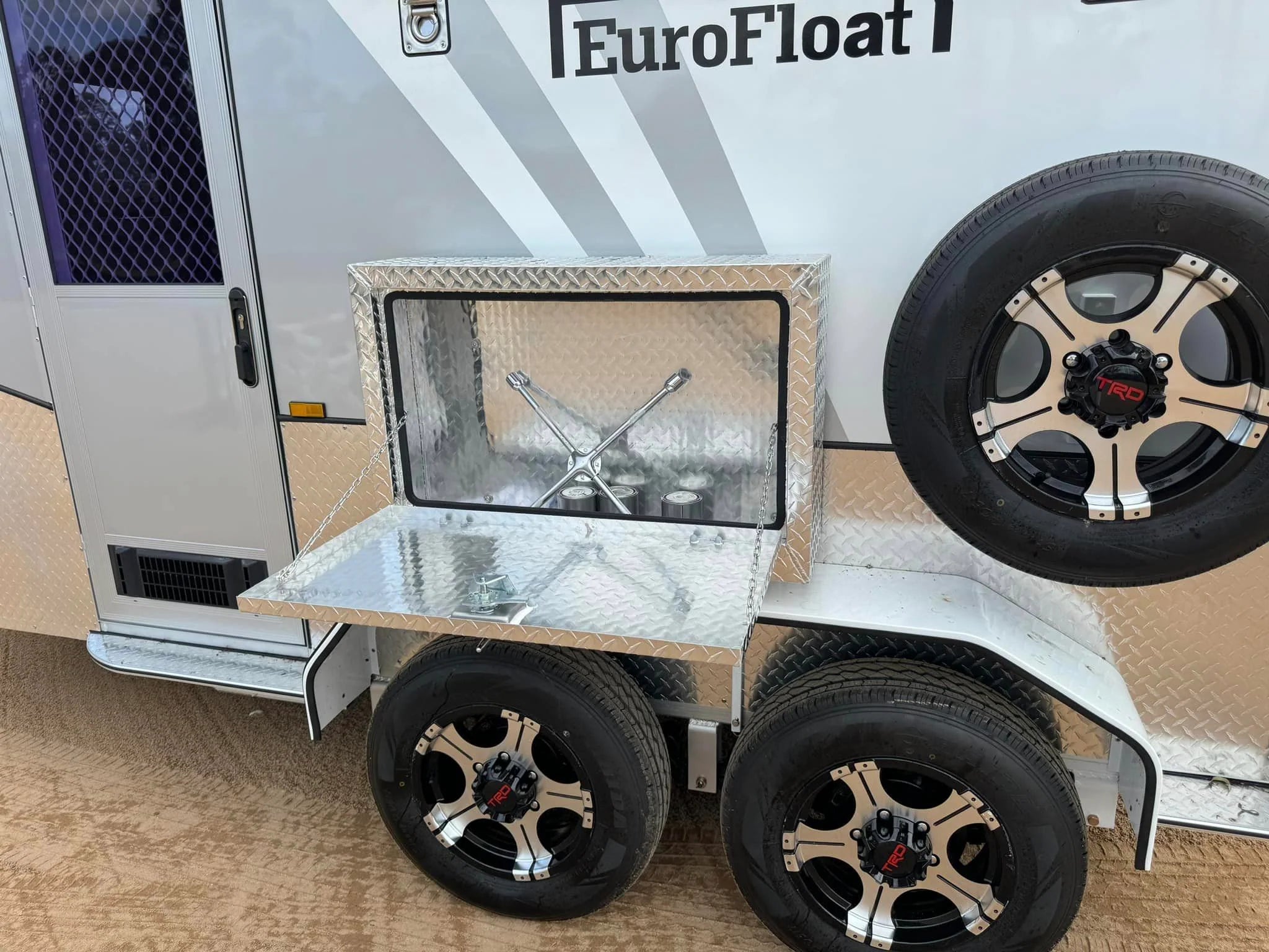2 Horse Straight Load Camper Float L600 WB SN