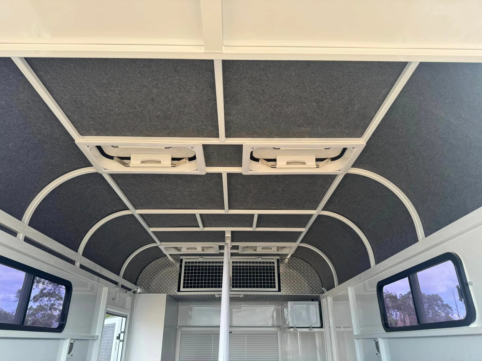 2 Horse Straight Load Camper Float L600 WB SN