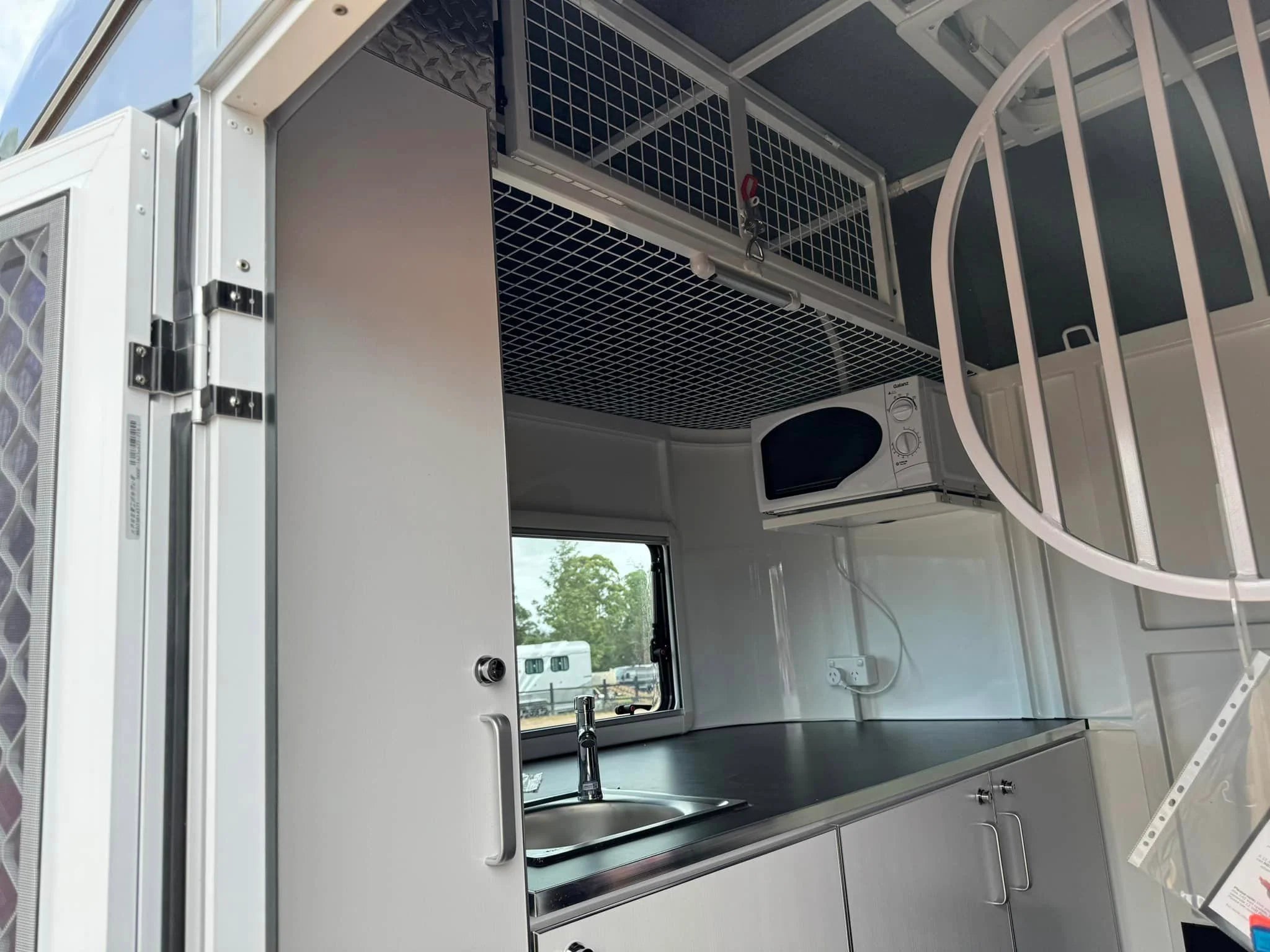 2 Horse Straight Load Camper Float L600 WB SN