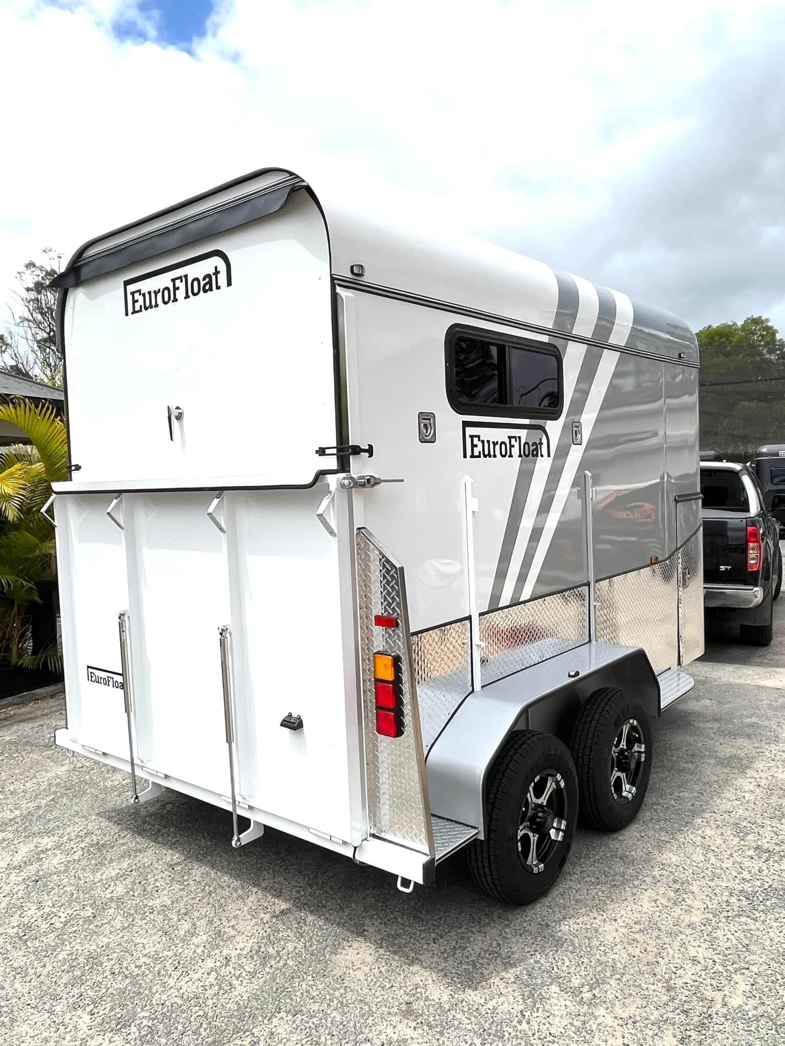 2 Horse Straight Load Camper Float L600 SN