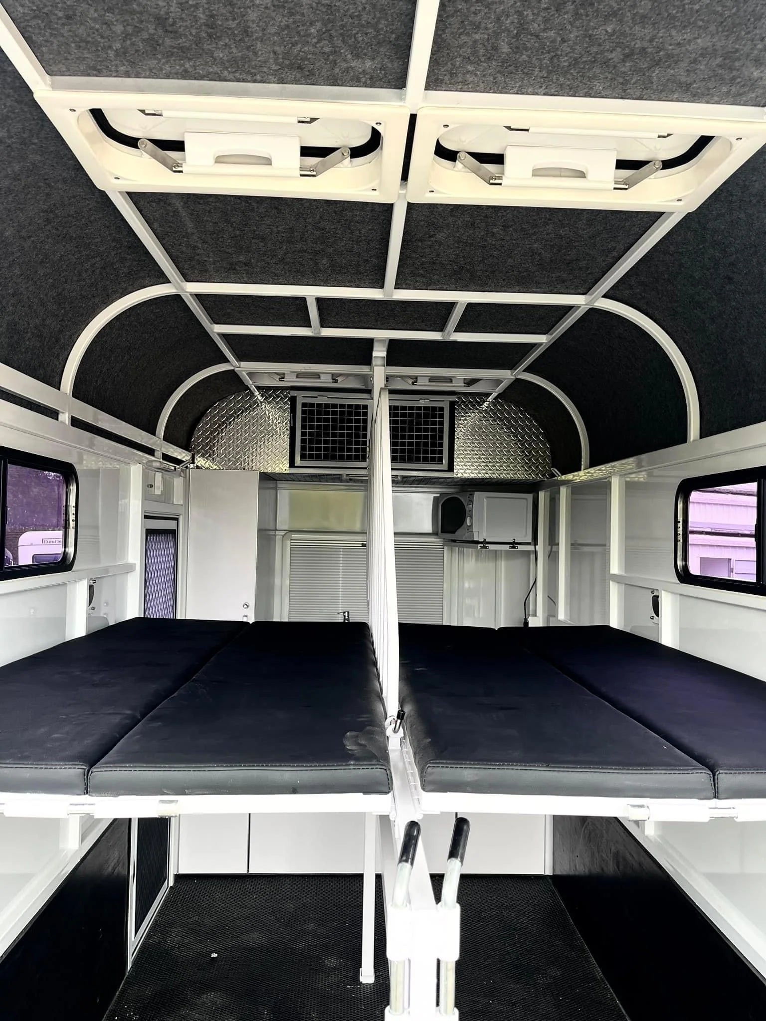 2 Horse Straight Load Camper Float L600 SN