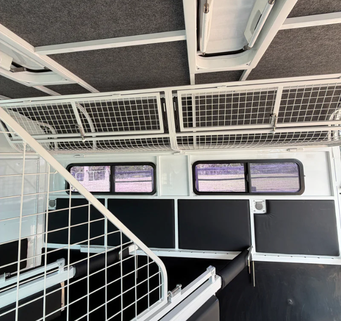 3 Horse Angle Gooseneck Camper Float SN 3.1