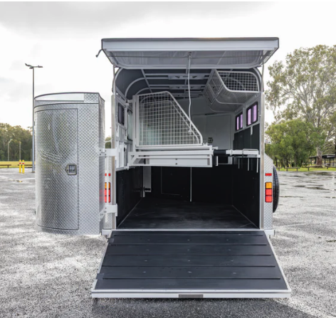 3 Horse Angle Gooseneck Camper Float SN 3.1