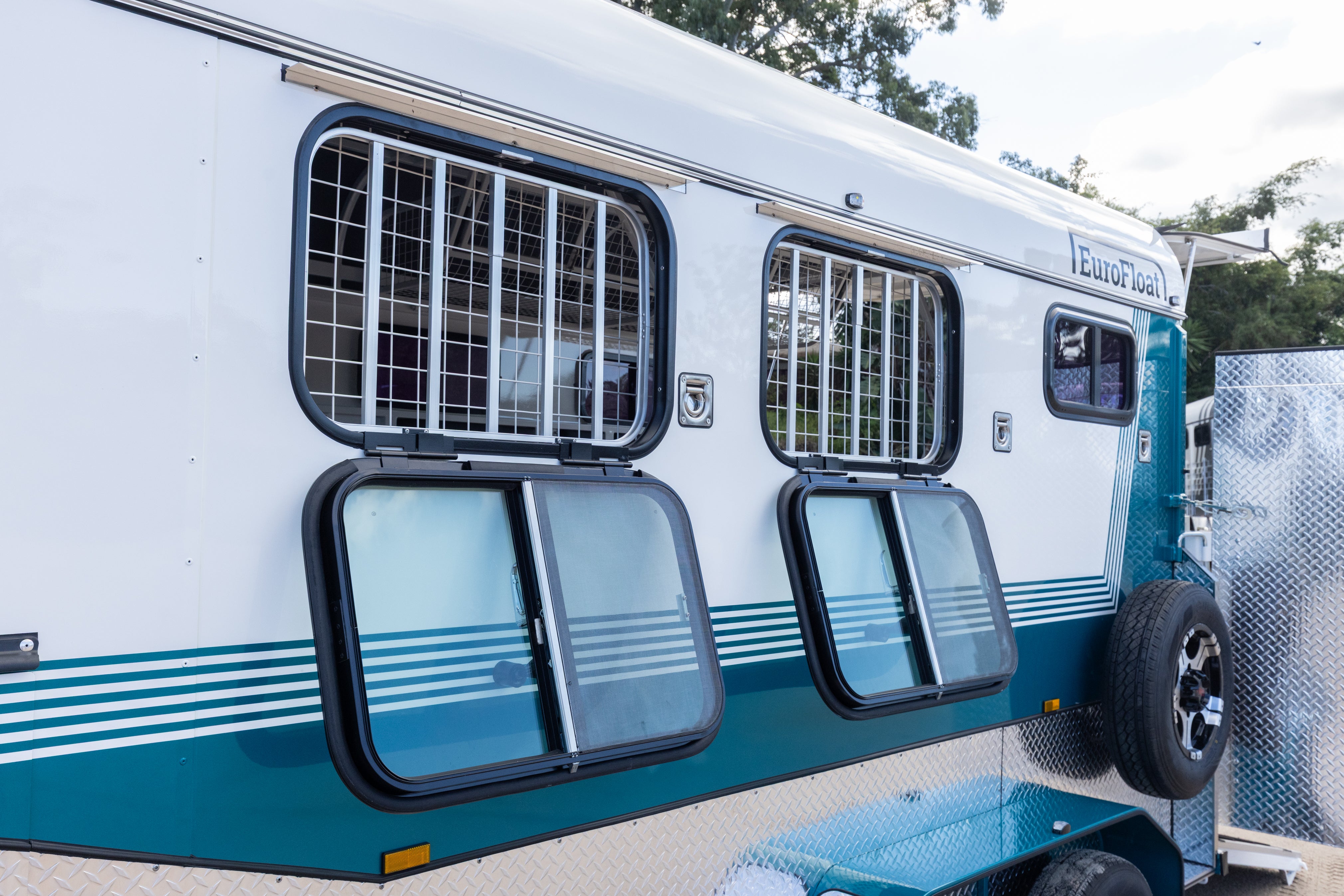 2HAL-L860 SN Prestige Series Deluxe Package