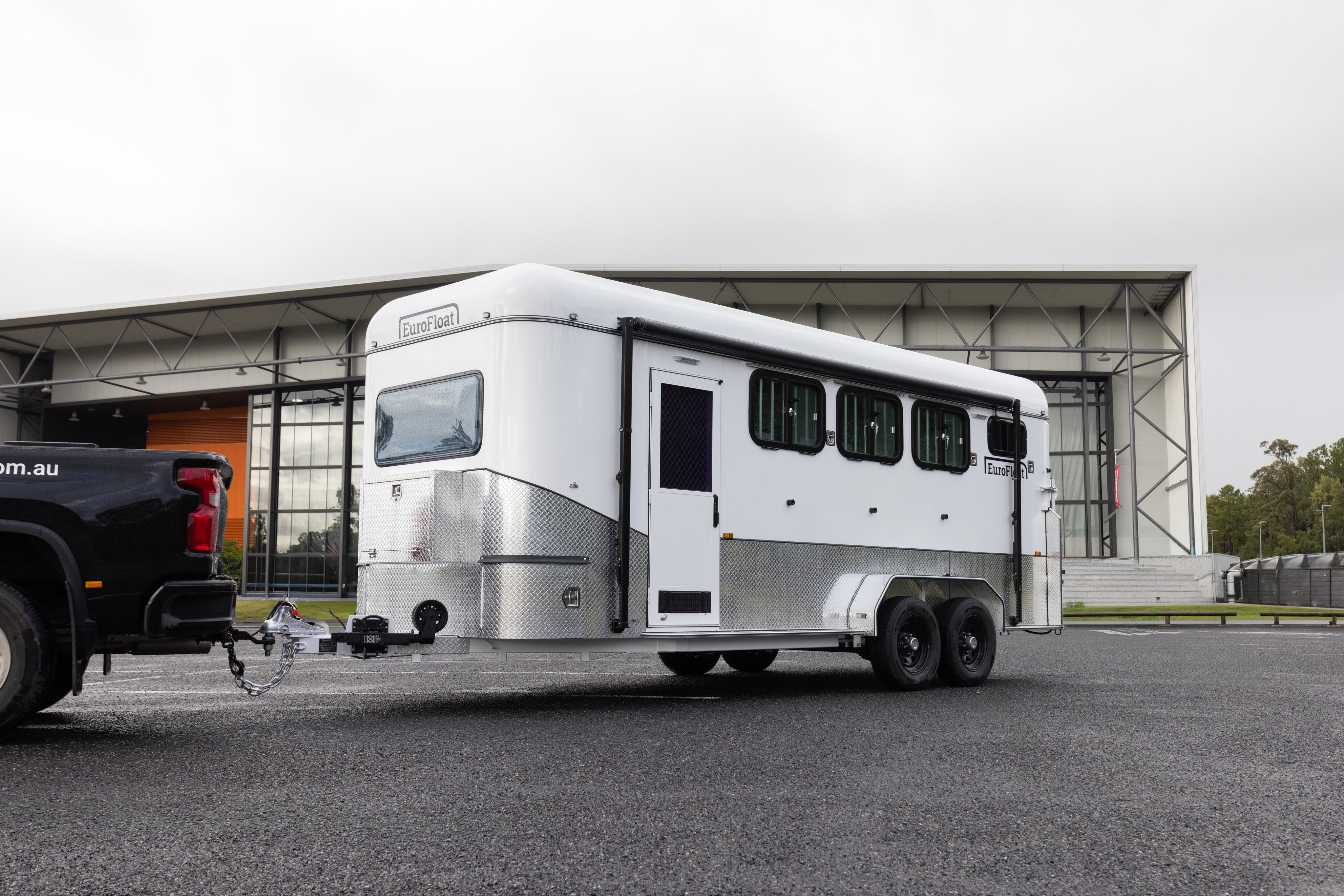 3 Horse Angle Load Camper Float Ultimate Overnighter SN 3.1