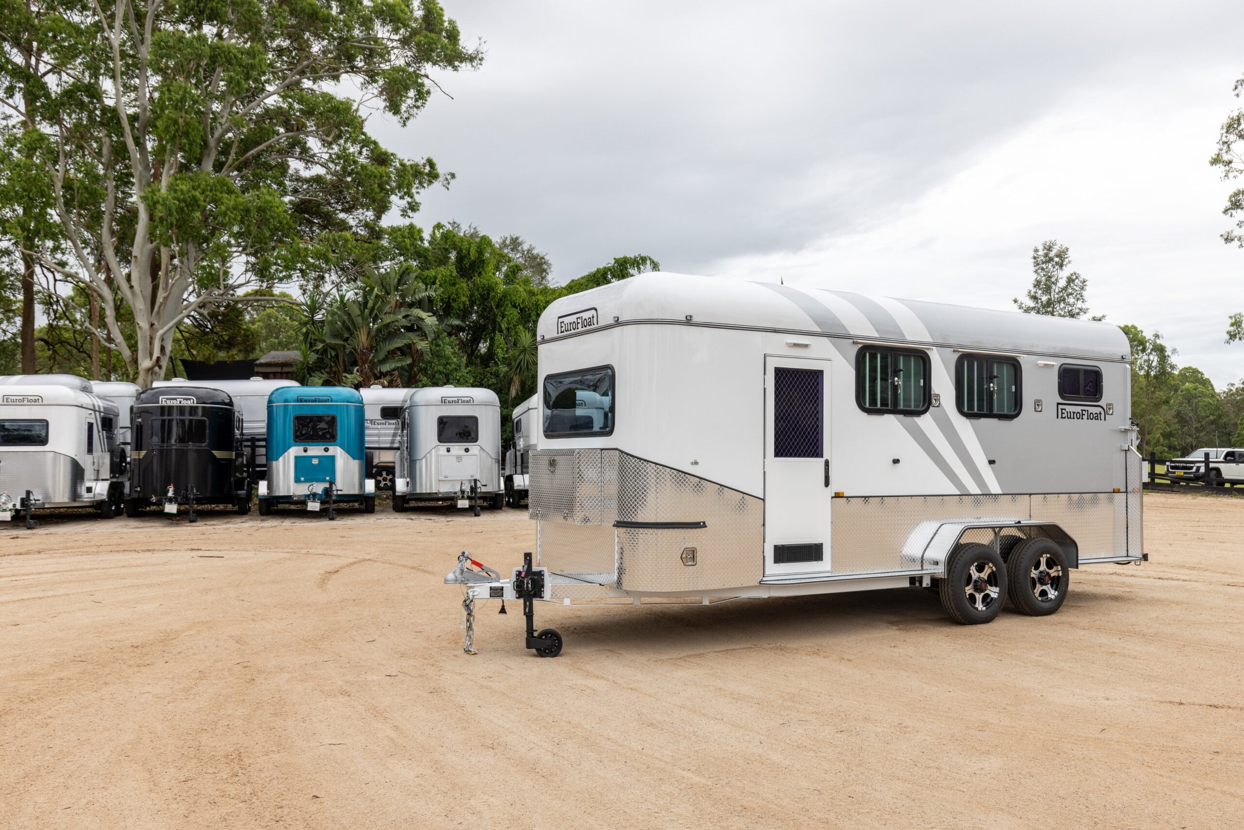 2 Horse Angle Load Camper Float Ultimate Overnighter SN 2.1
