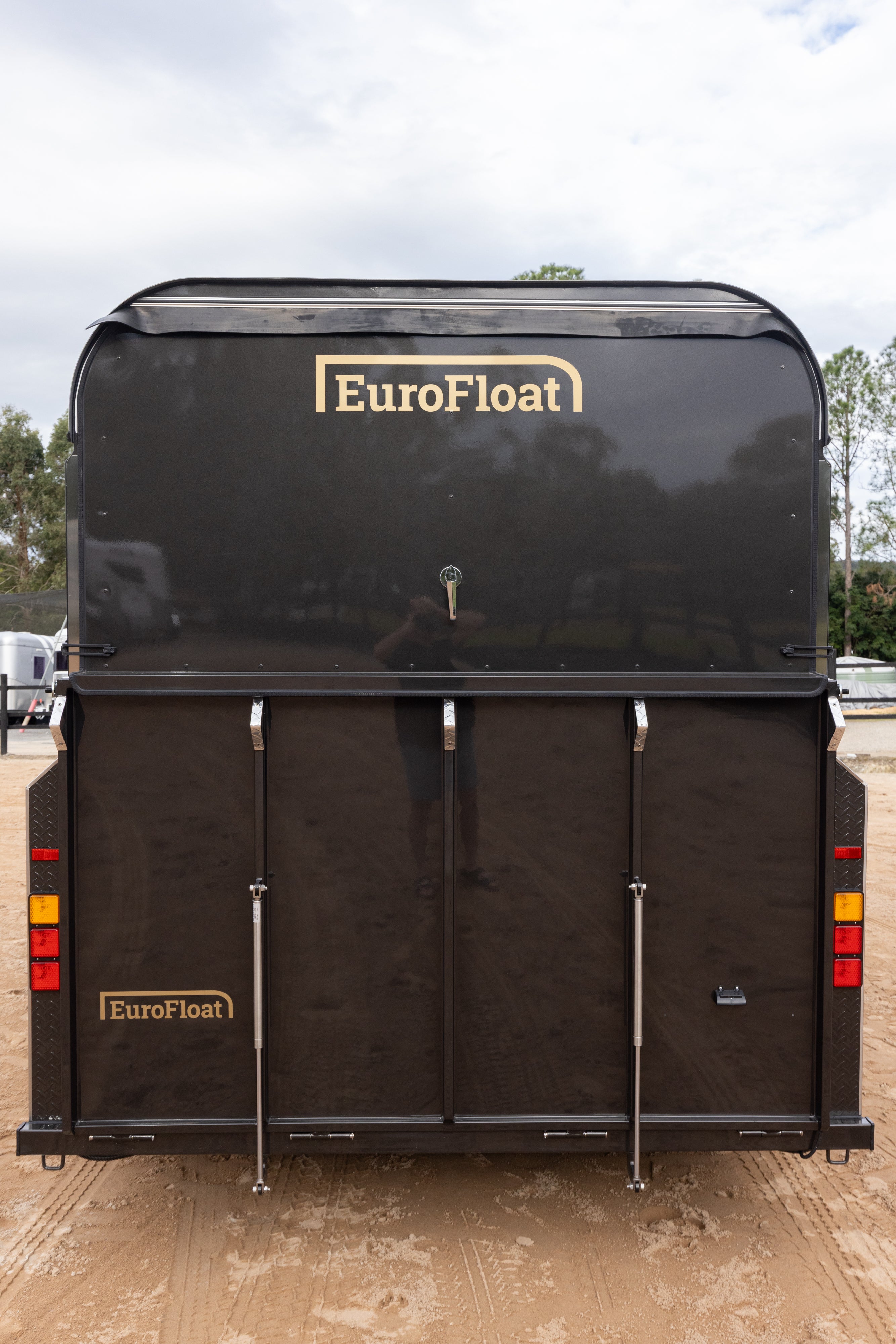 2 Horse Angle Load Camper Float Compact Overnighter SN 2.1