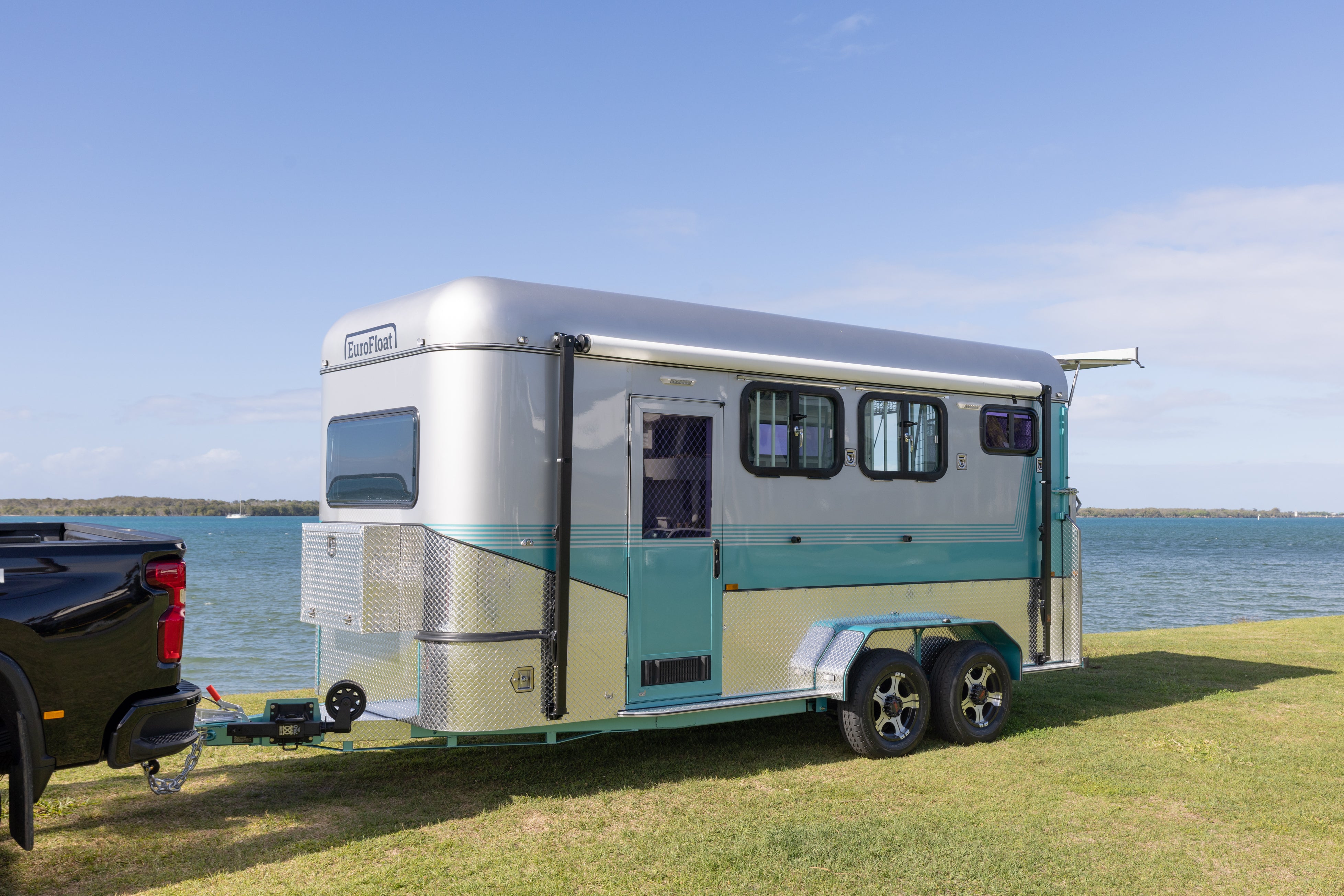 2 Horse Angle Load Camper Float Compact Overnighter SN 2.1