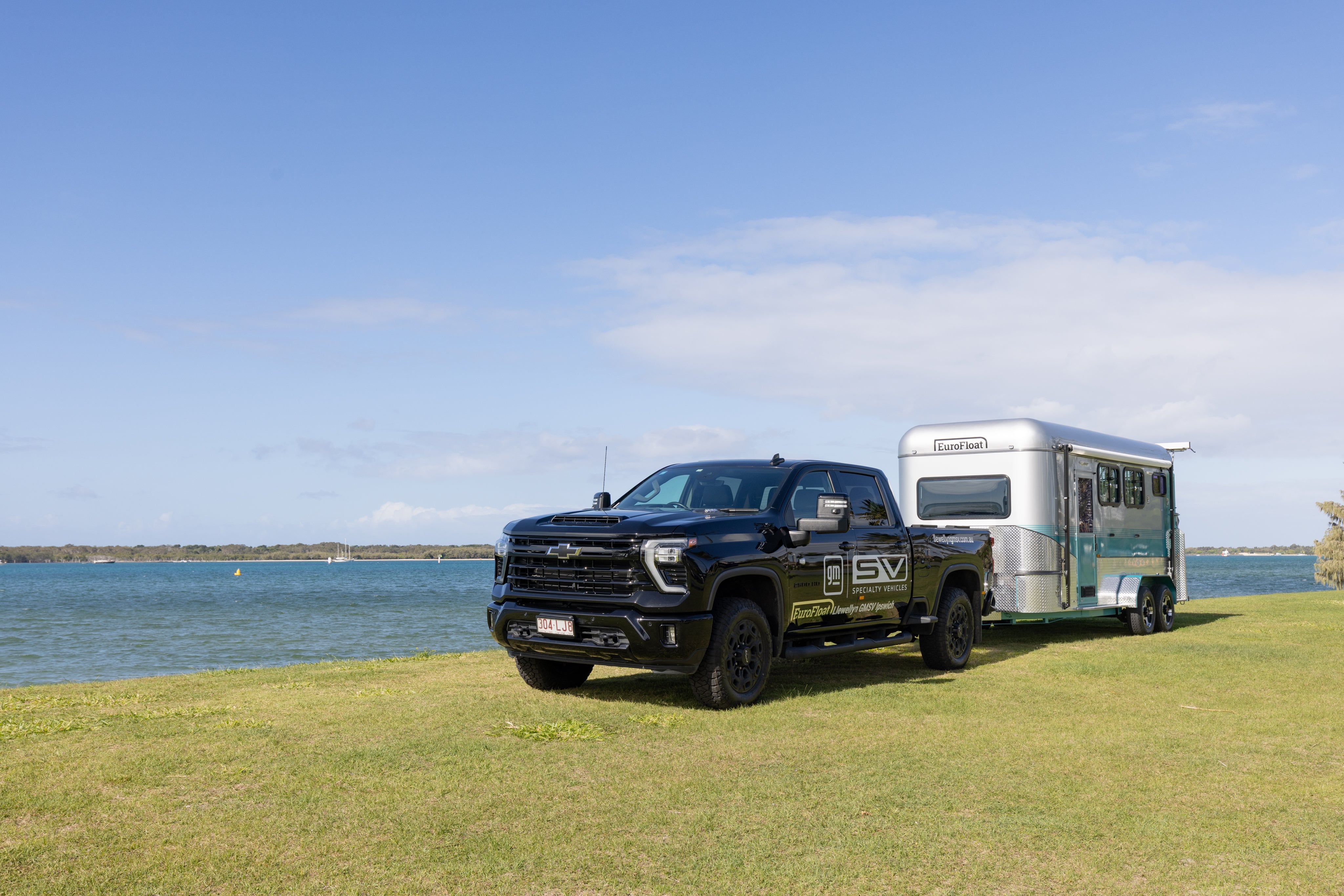 2 Horse Angle Load Camper Float Compact Overnighter SN 2.1