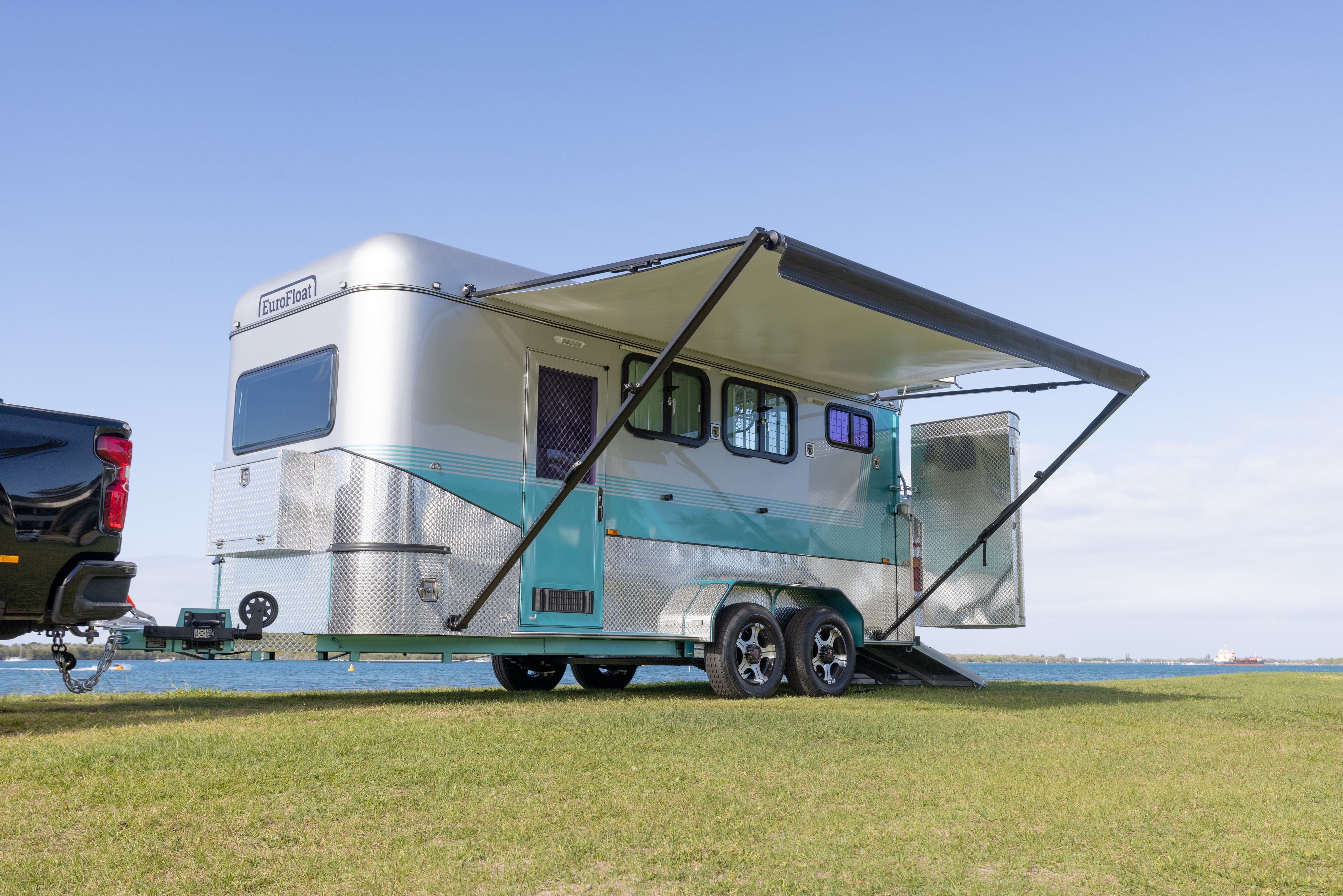 2 Horse Angle Load Camper Float Compact Overnighter SN 2.1