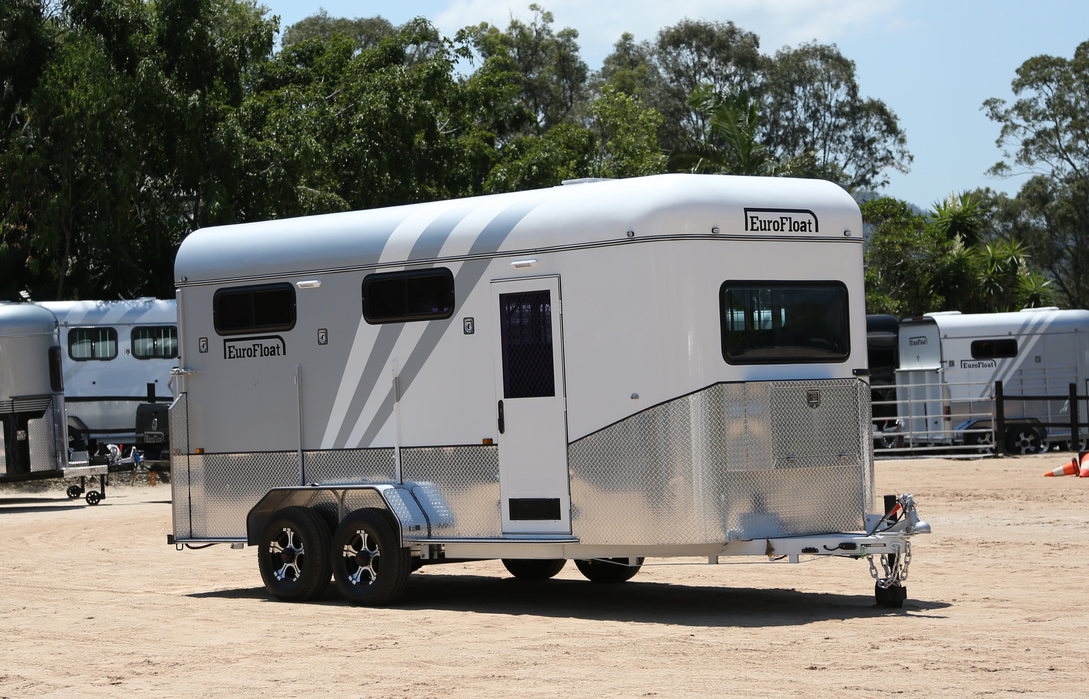 3 Horse Angle Load Camper Float L500 SN