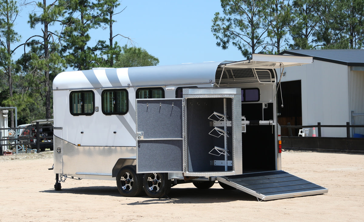 3 Horse Angle Load Camper Float L500 SN