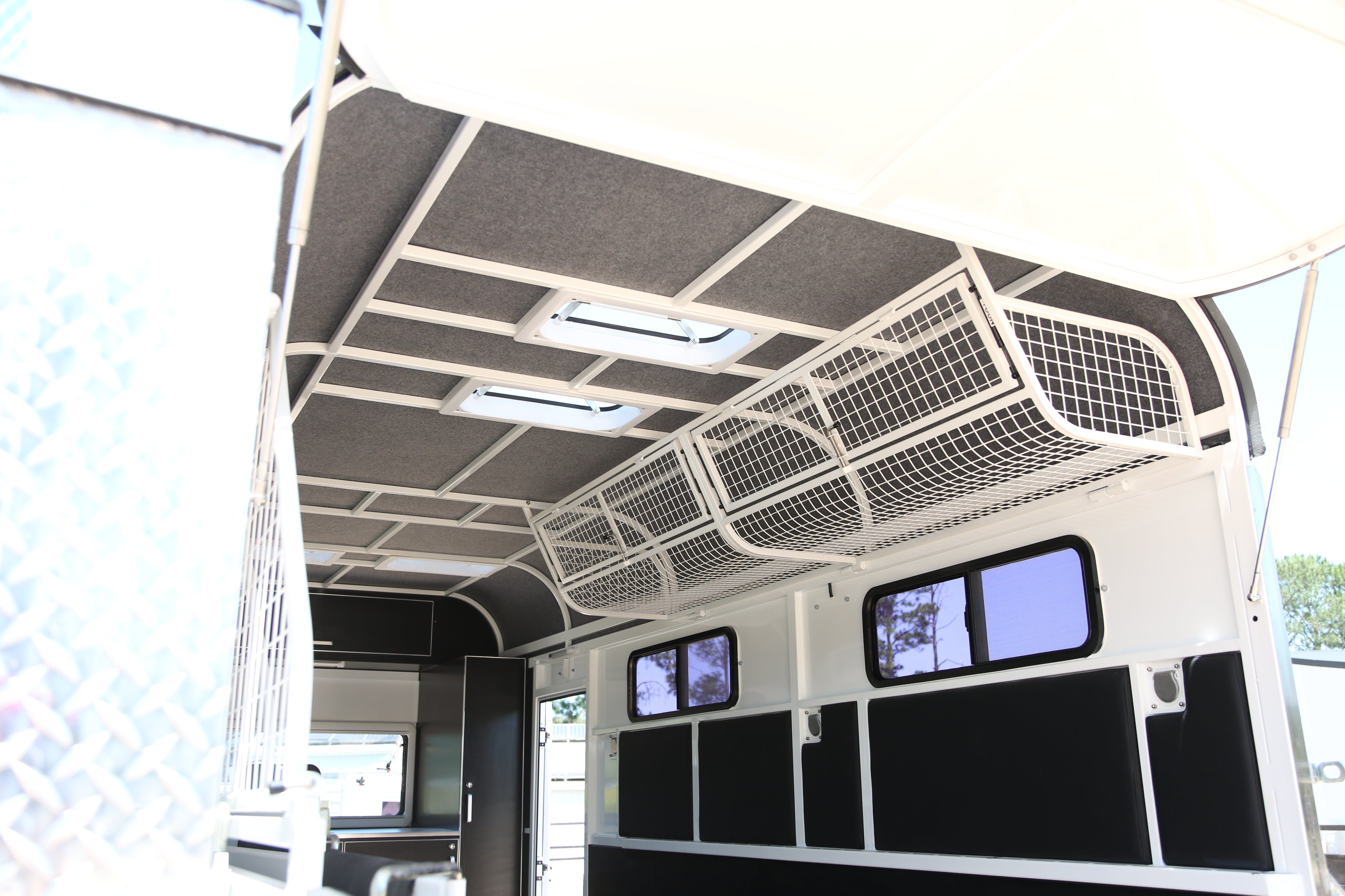 3 Horse Angle Load Camper Float L500 SN