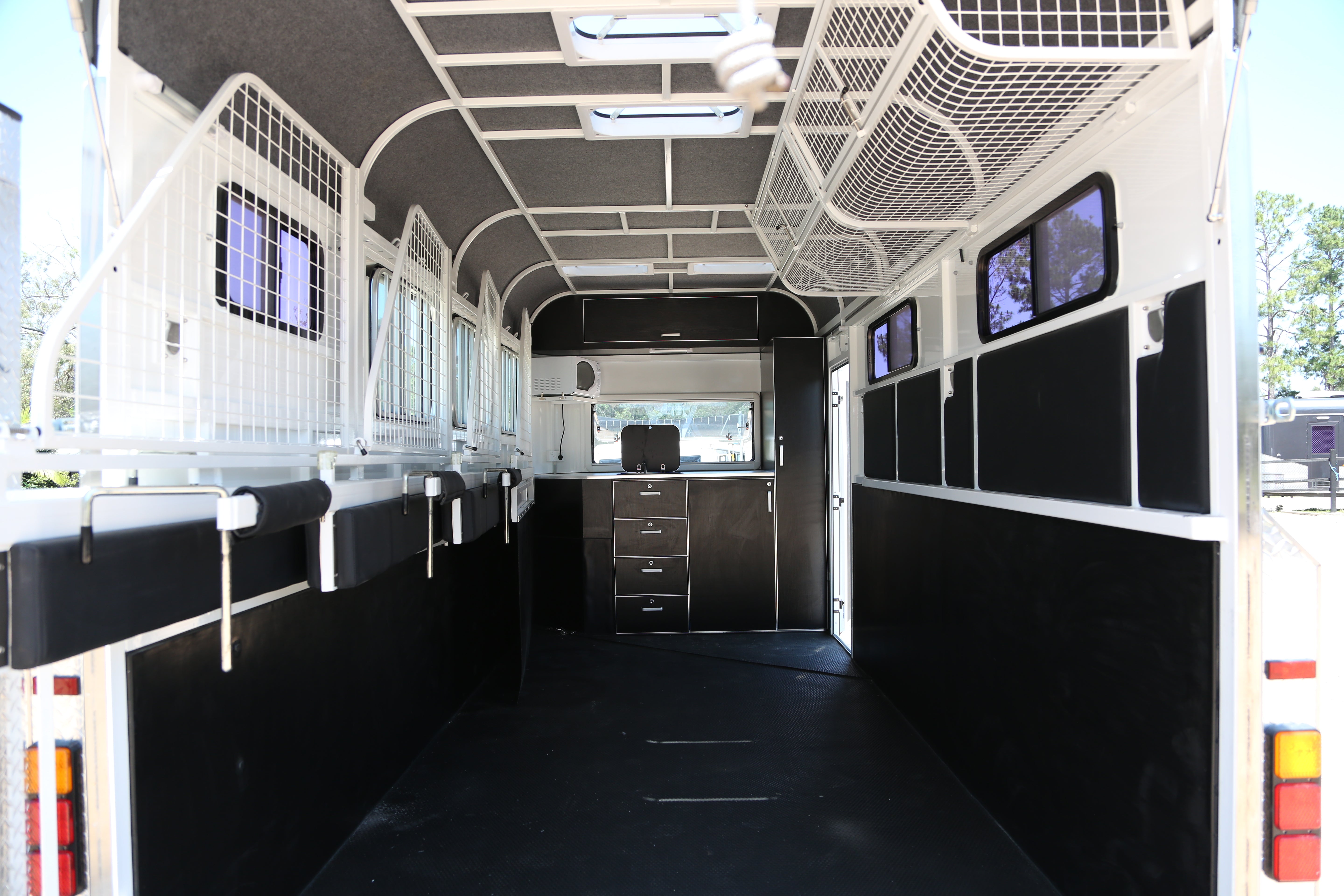 3 Horse Angle Load Camper Float L500 SN