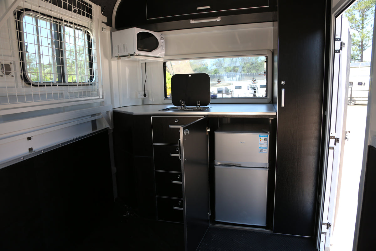 3 Horse Angle Load Camper Float L500 SN