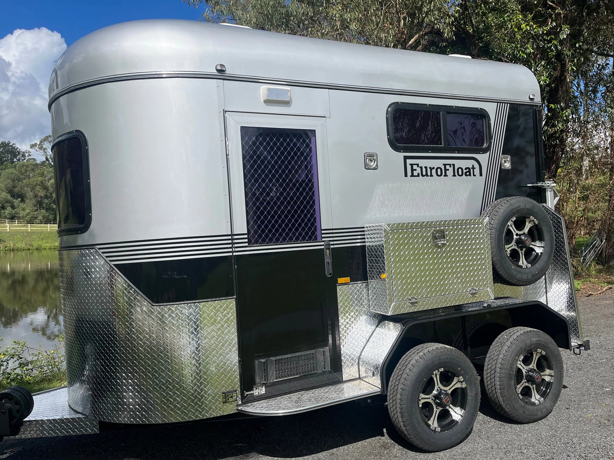 2 Horse Straight Load Camper Float L500 RN