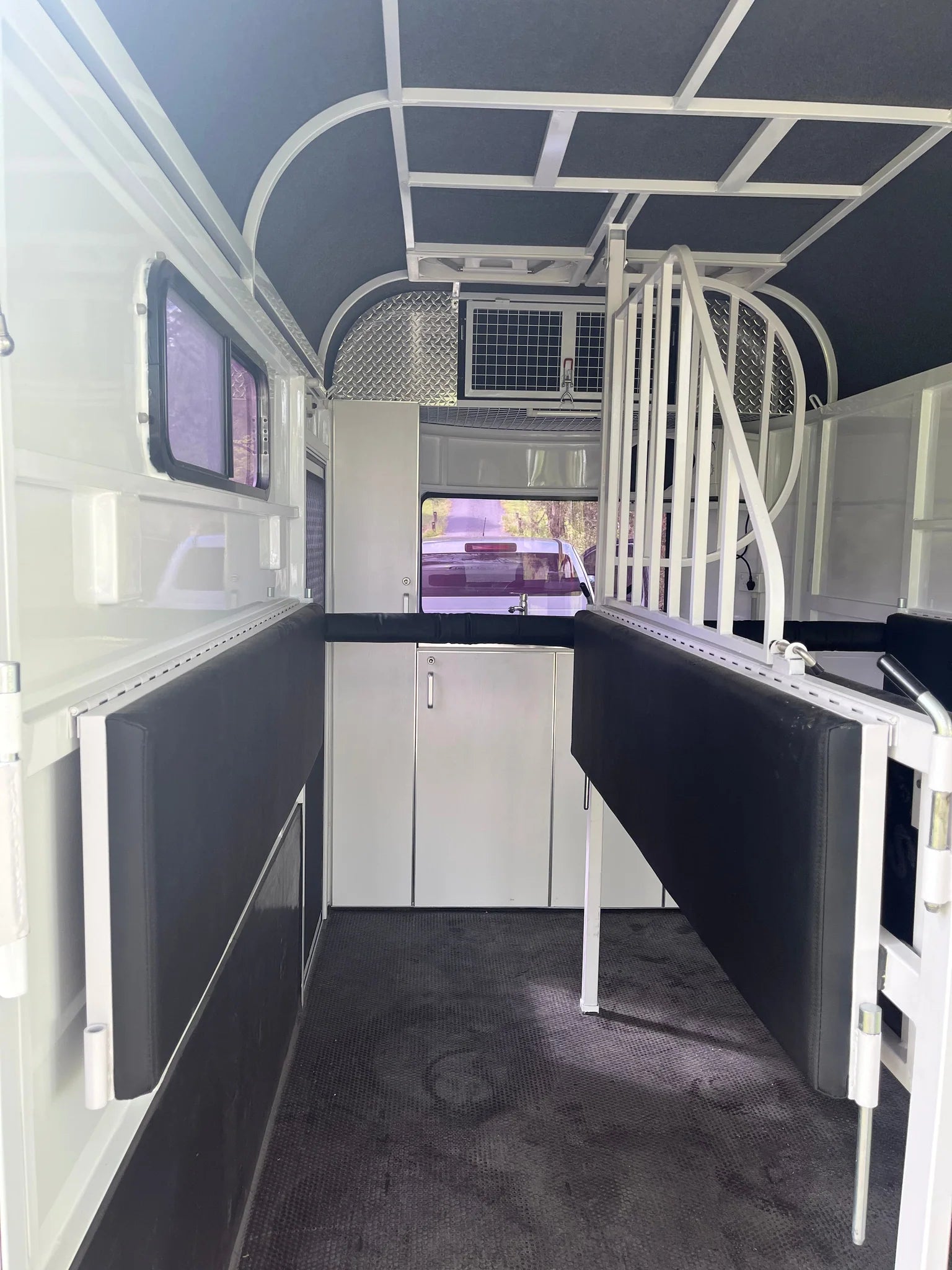 2 Horse Straight Load Camper Float L500 RN