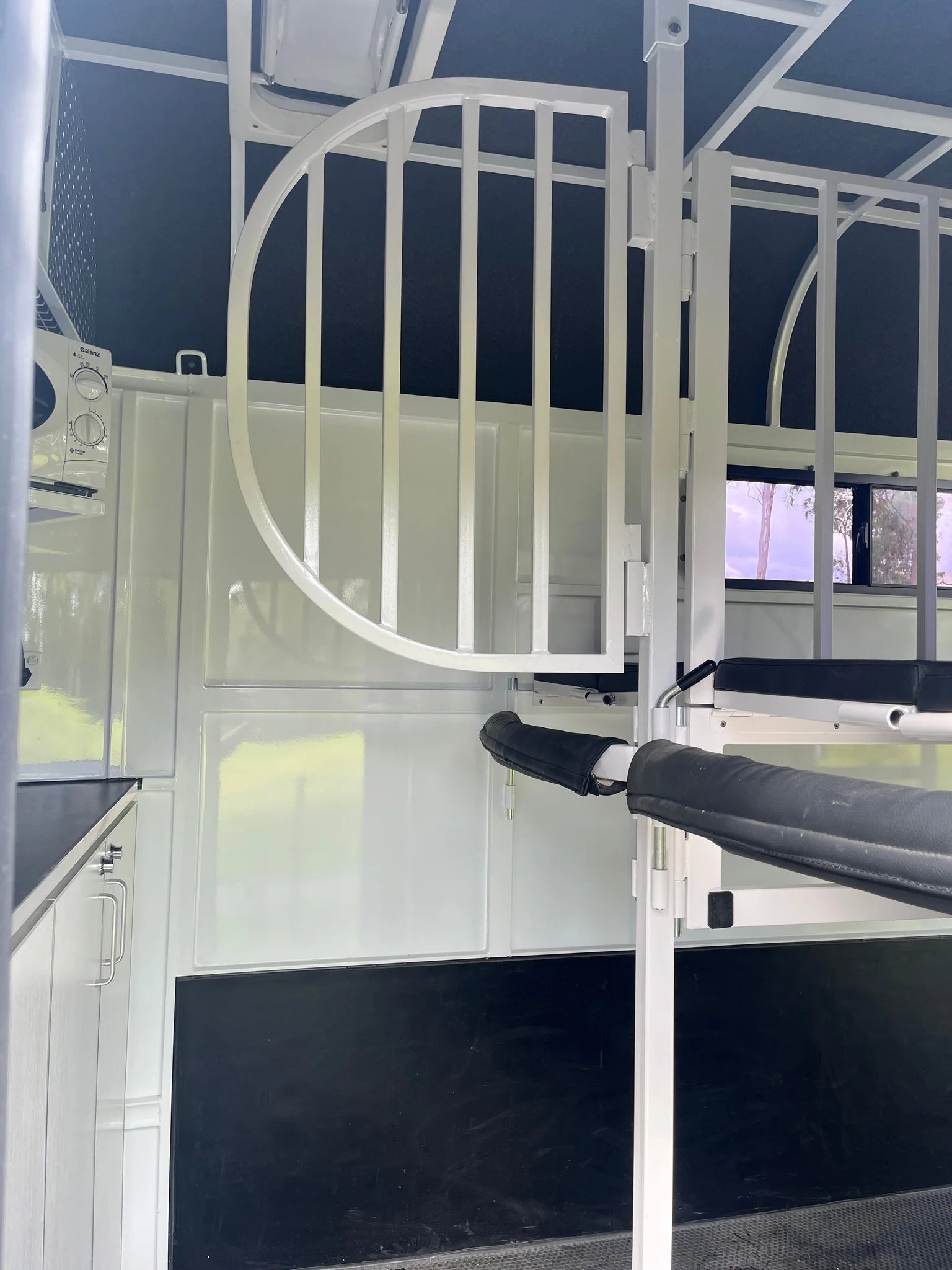 2 Horse Straight Load Camper Float L500 RN