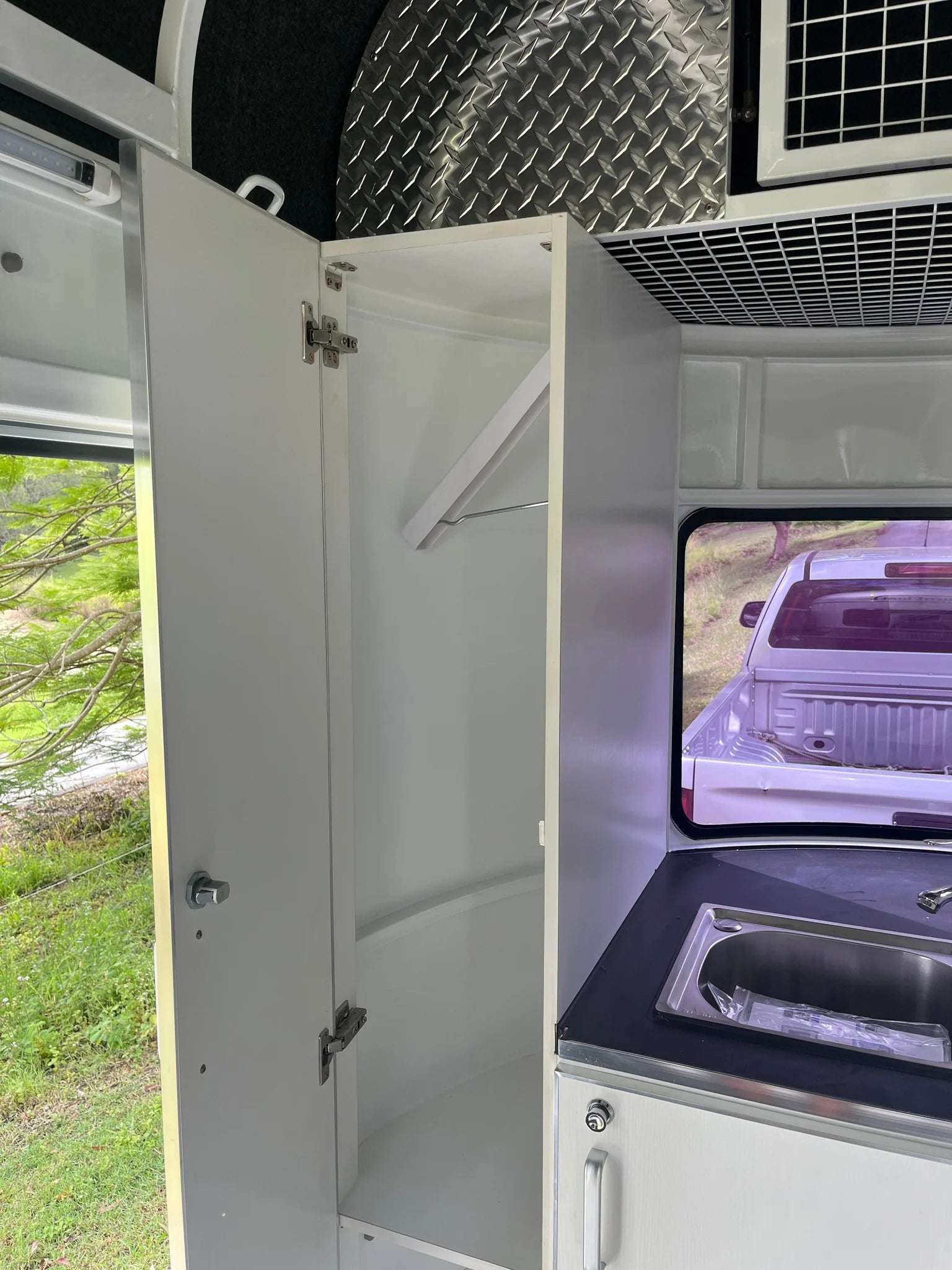 2 Horse Straight Load Camper Float L500 RN