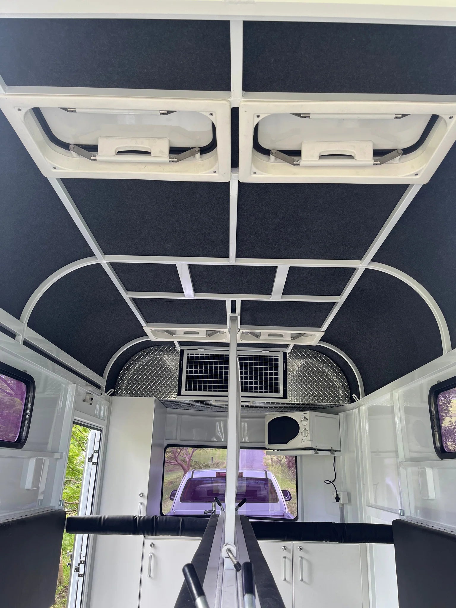 2 Horse Straight Load Camper Float L500 RN