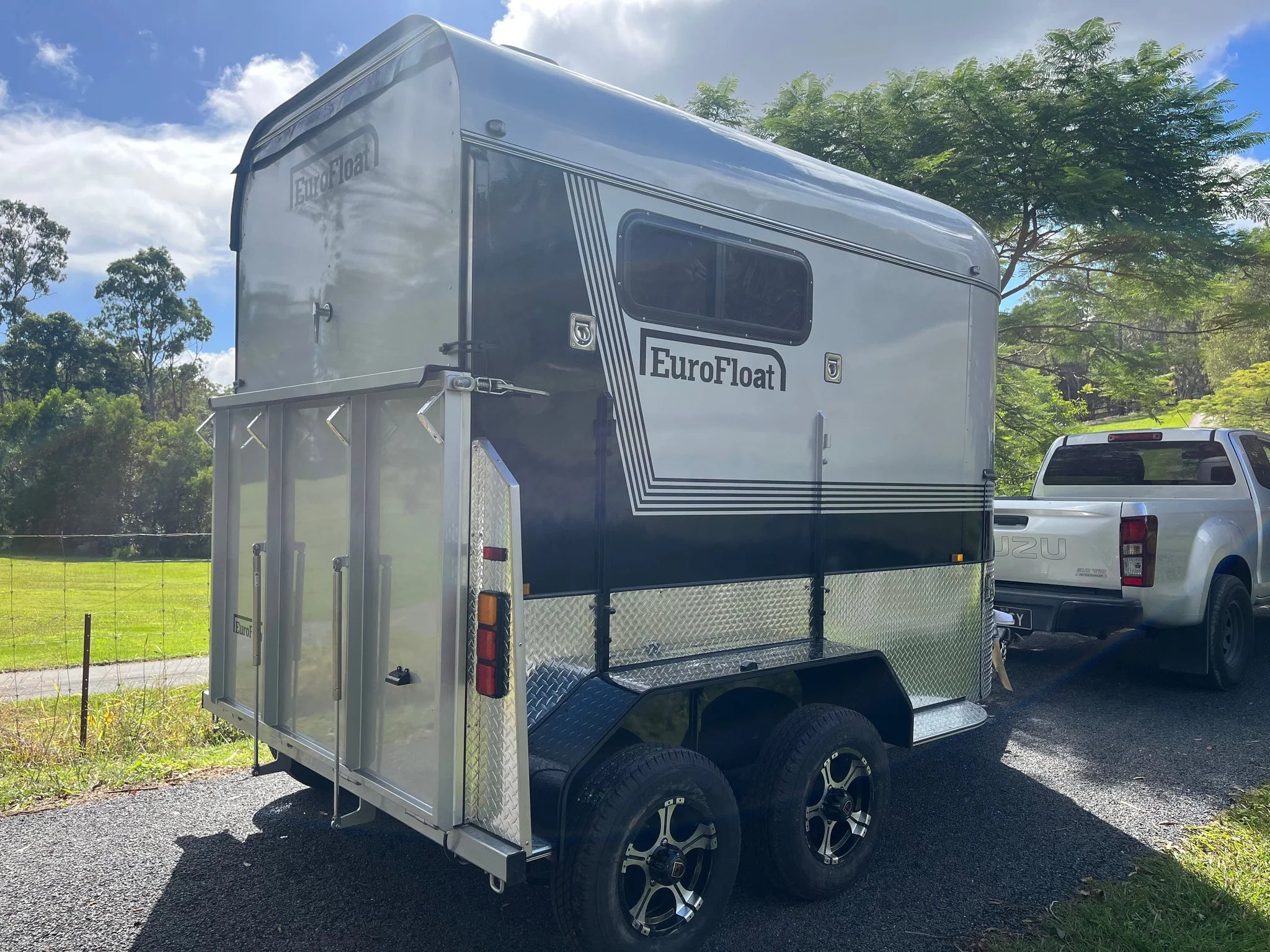 2 Horse Straight Load Camper Float L600 RN