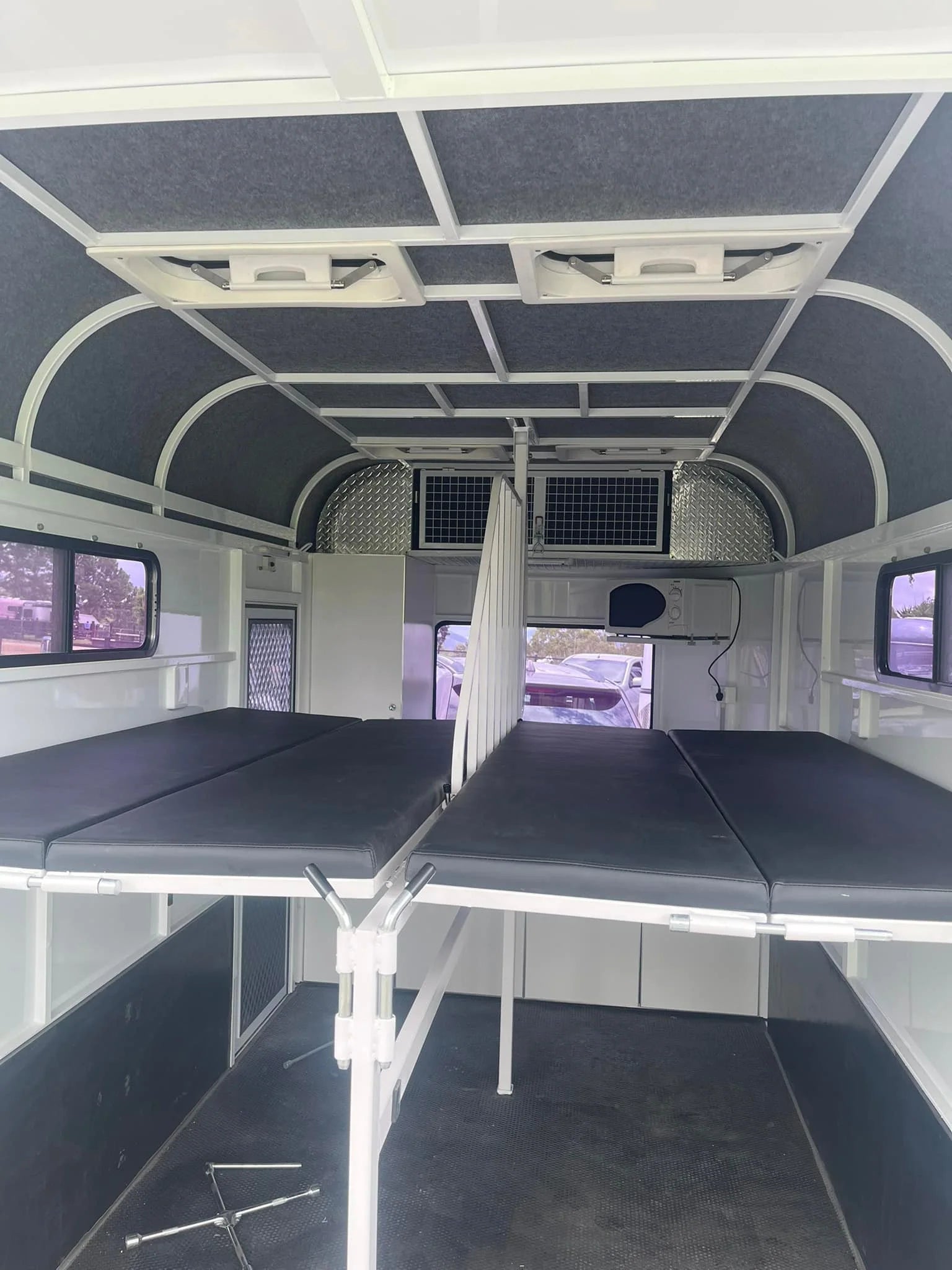 2 Horse Straight Load Camper Float L600 WB RN