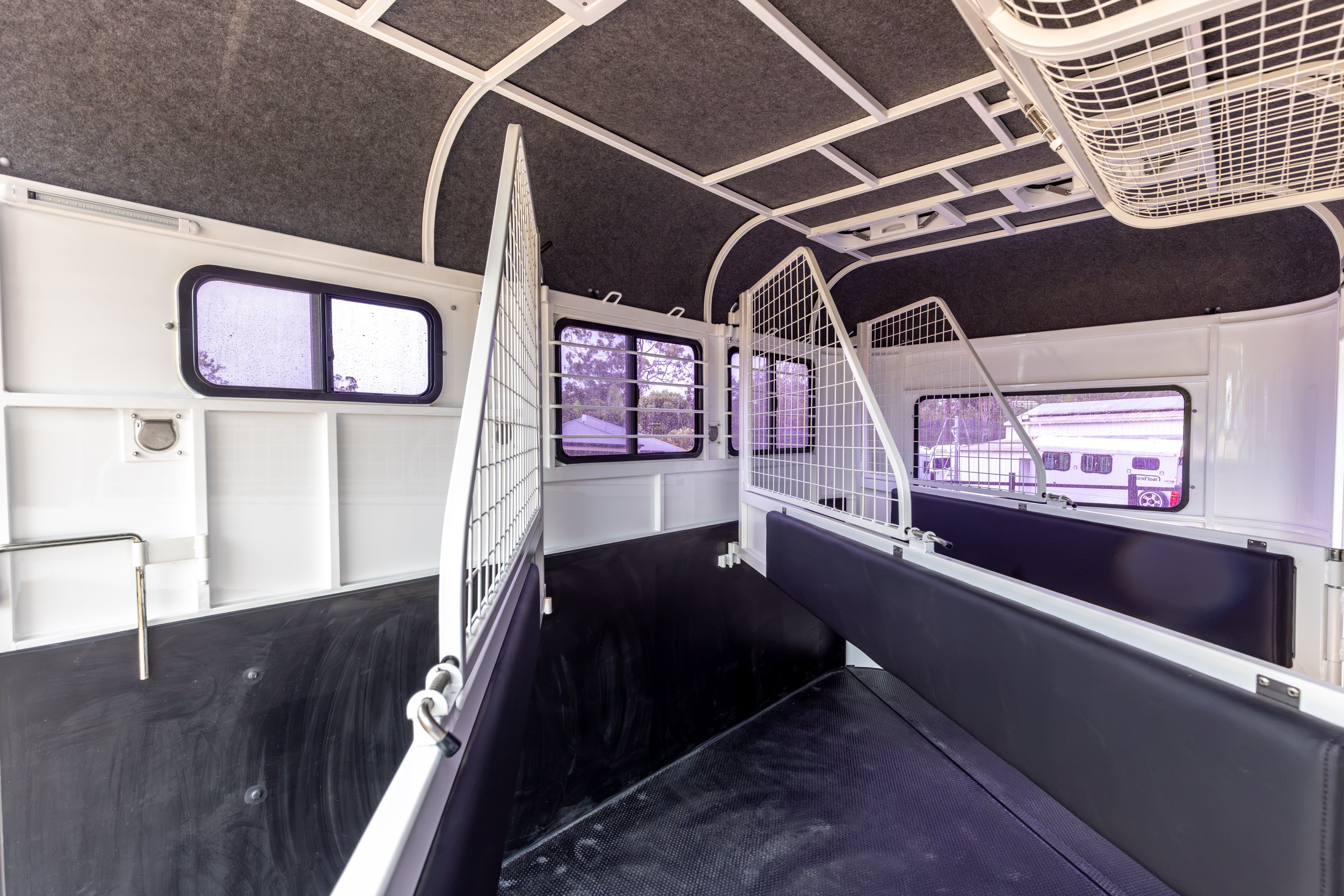 2 Horse Angle Load Float S SN Classic