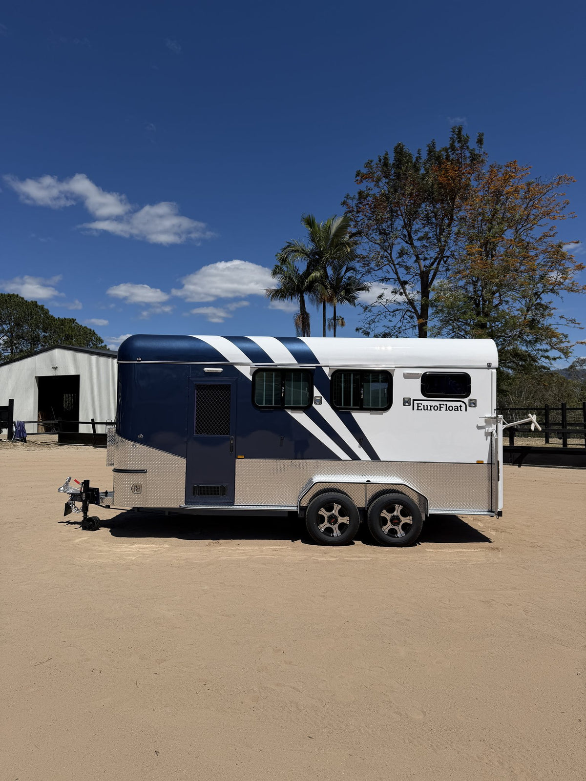 EuroFloat 770.B Mid Overnighter 2.1 horse float with living, photo 2