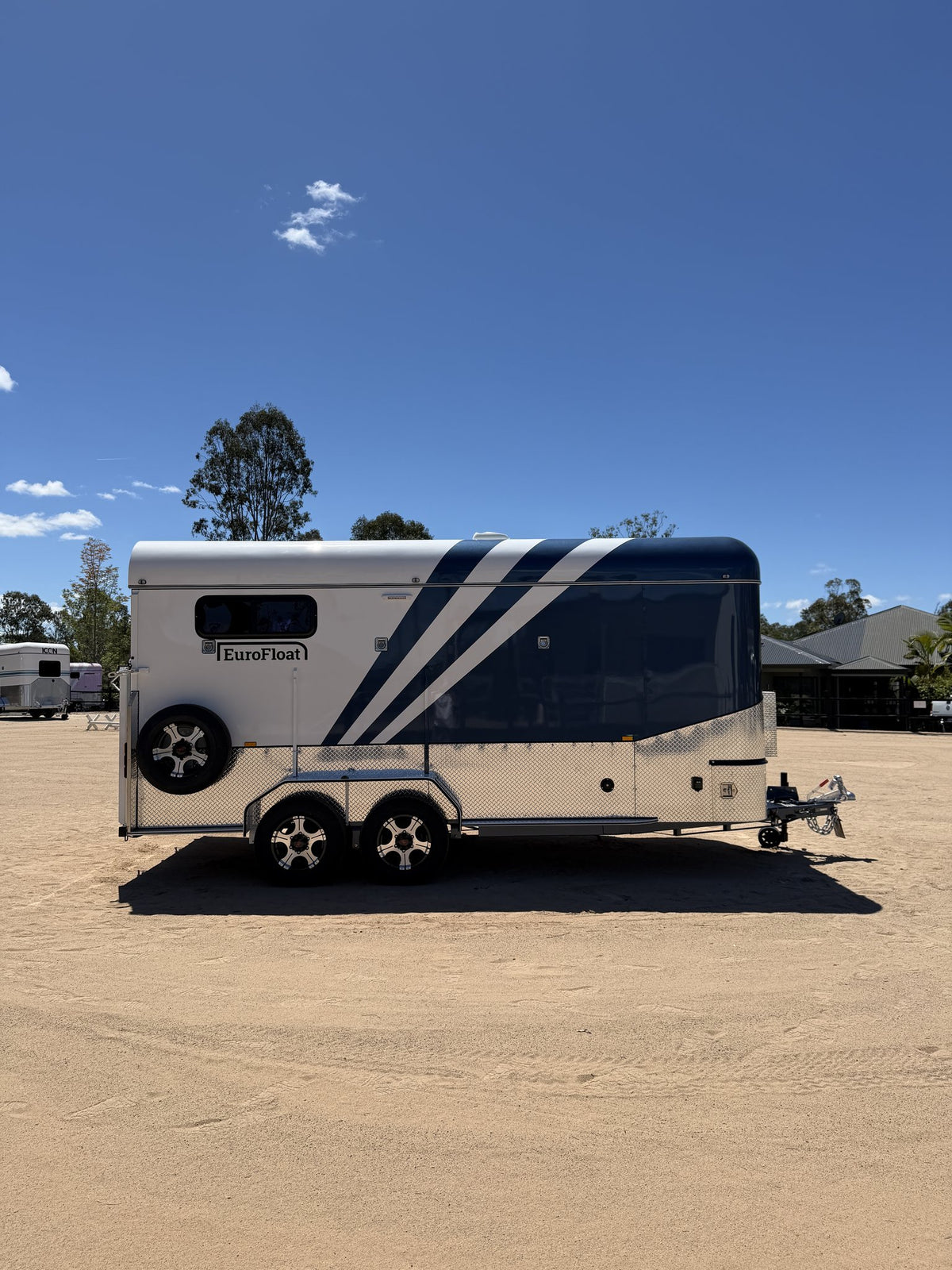 EuroFloat 770.B Mid Overnighter 2.1 horse float with living, photo 4
