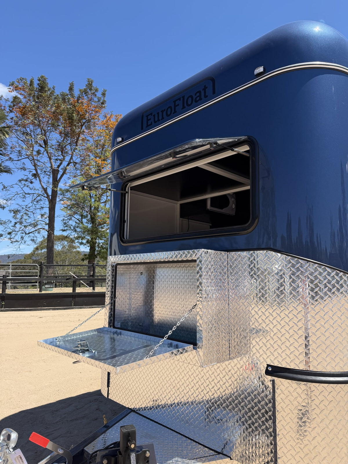 EuroFloat 770.B Mid Overnighter 2.1 horse float with living, photo 9