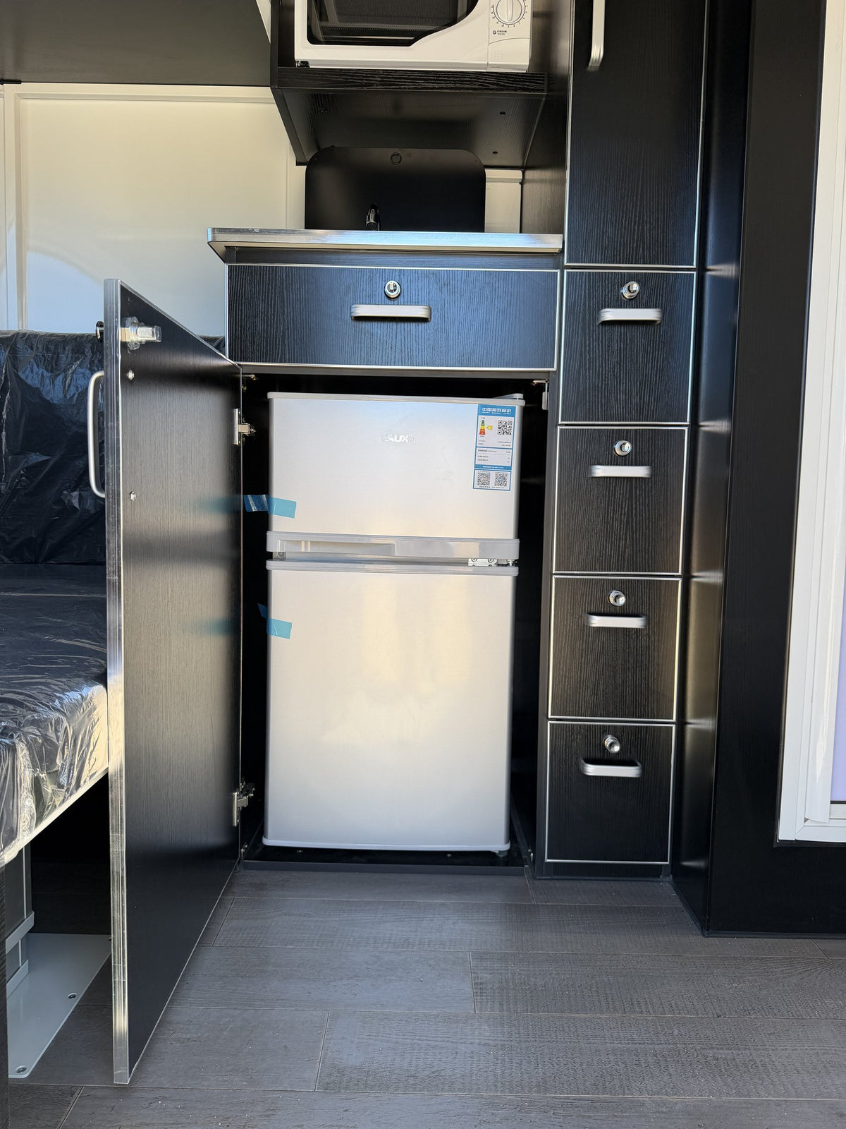 EuroFloat 770.B Mid Overnighter 2.1 horse float with living, photo 15