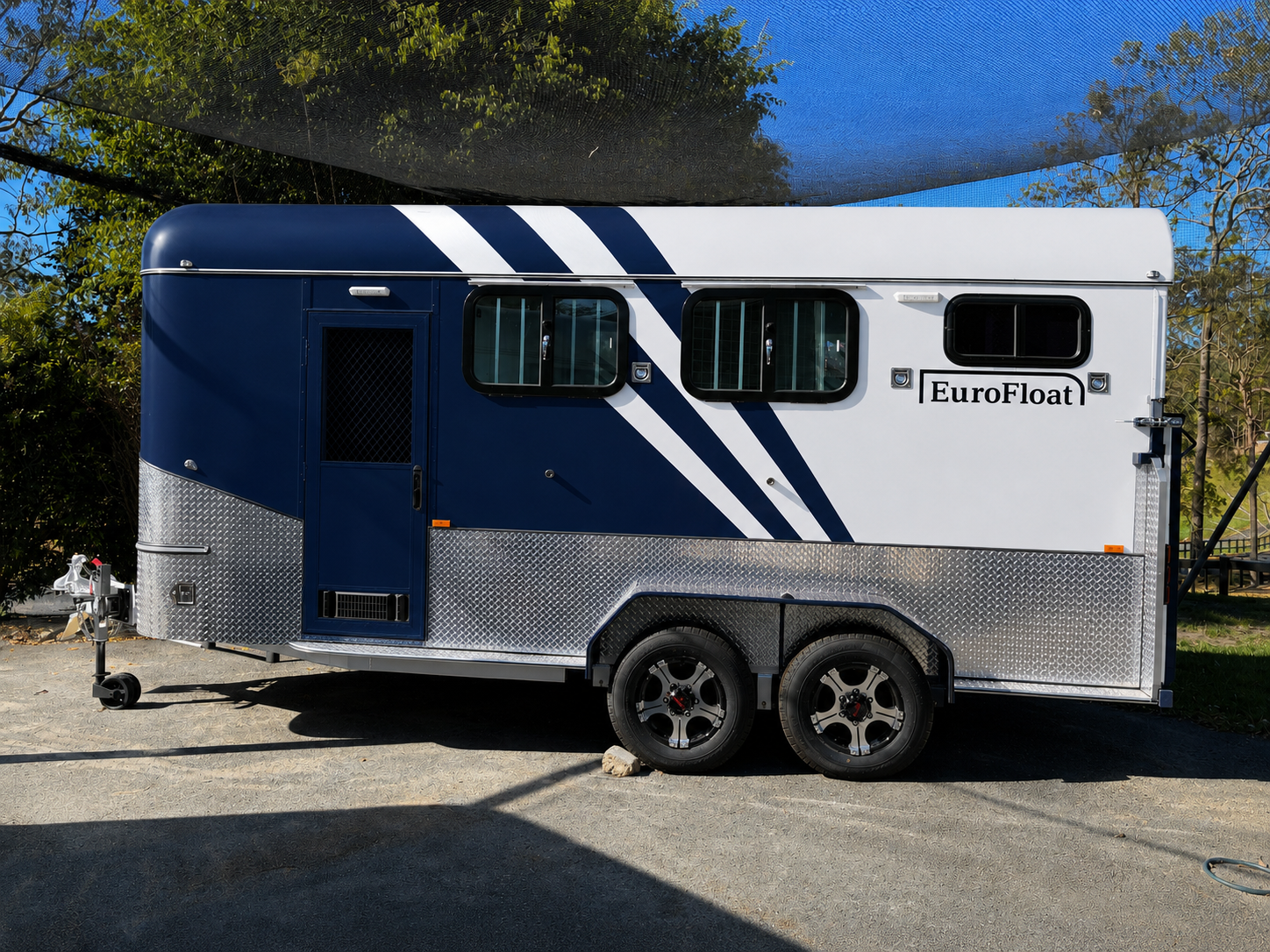2 Horse Angle Load Camper Float Mid Overnighter SN 2.1 770.B