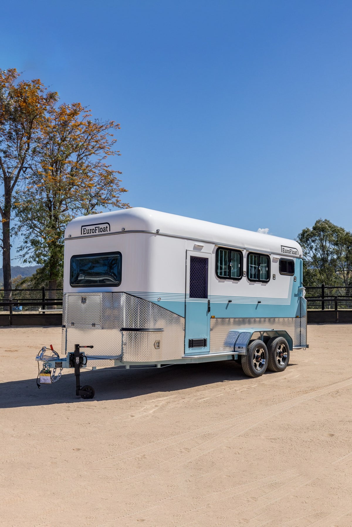 2 Horse Angle Load Camper Float Compact Overnighter SN 2.1, photo 1