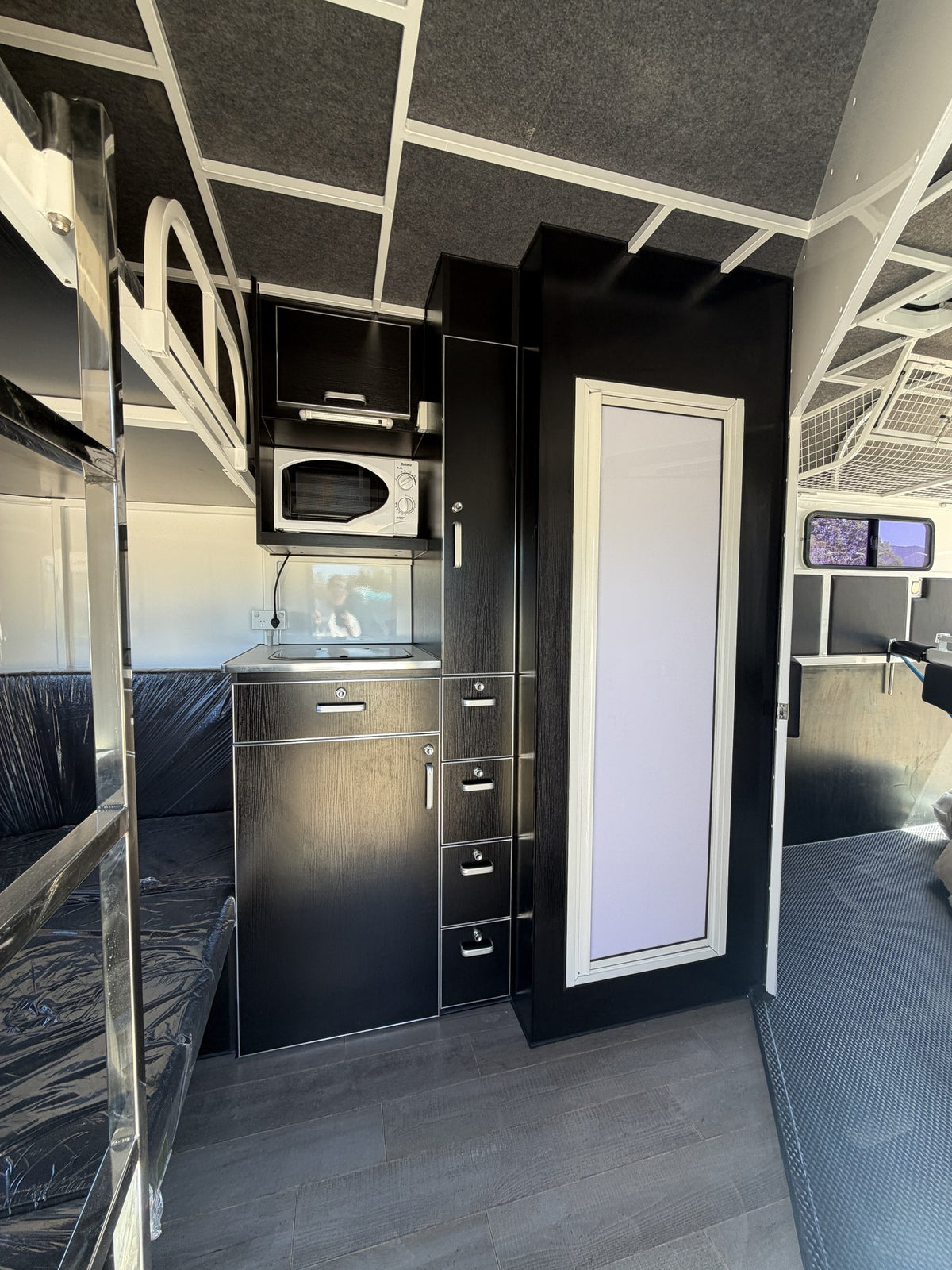 EuroFloat 774.A Compact Overnighter 2.1 horse float with living, photo 14