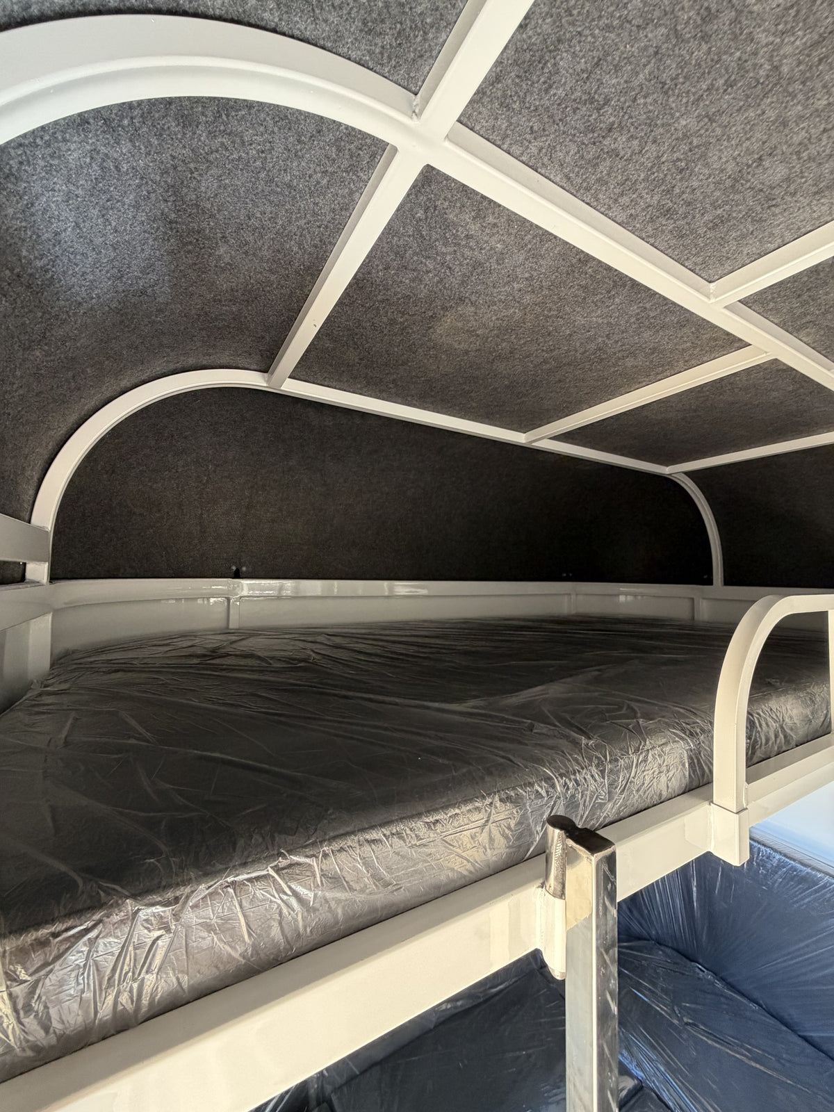 EuroFloat 774.A Compact Overnighter 2.1 horse float with living, photo 16
