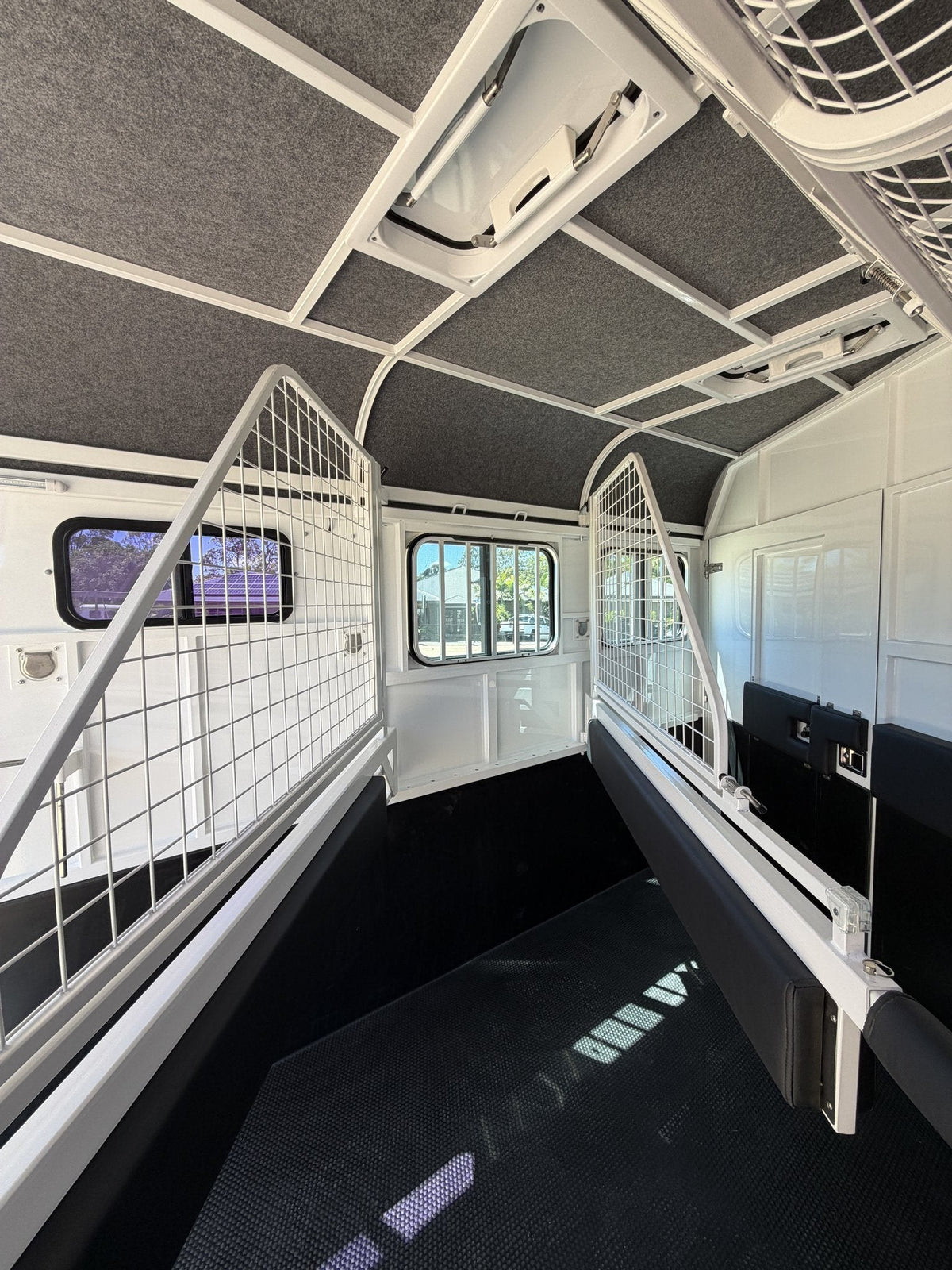 EuroFloat 774.A Compact Overnighter 2.1 horse float with living, photo 20