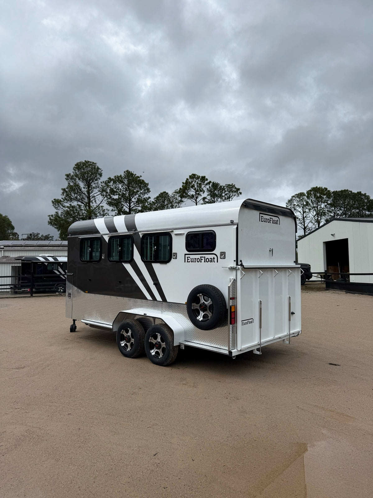 3 Horse Angle Load Camper Float L500 SN Eventer 777.A
