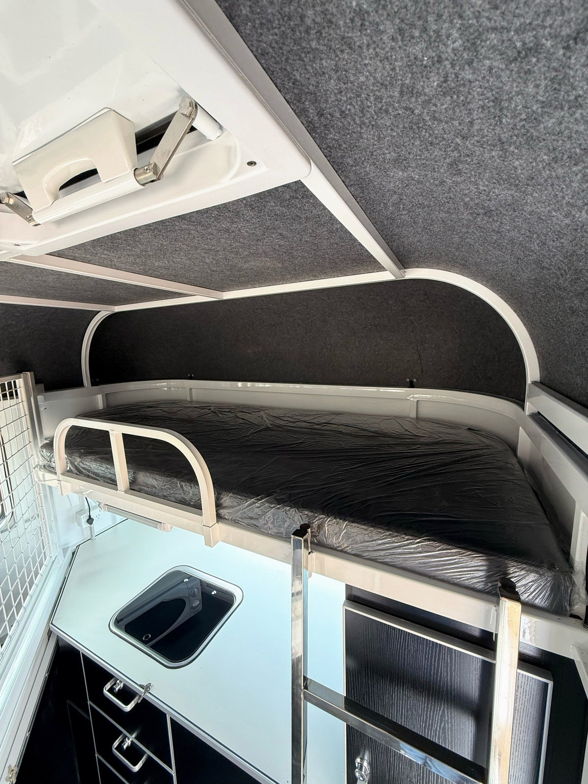 3 Horse Angle Load Camper Float L500 SN Eventer 777.A