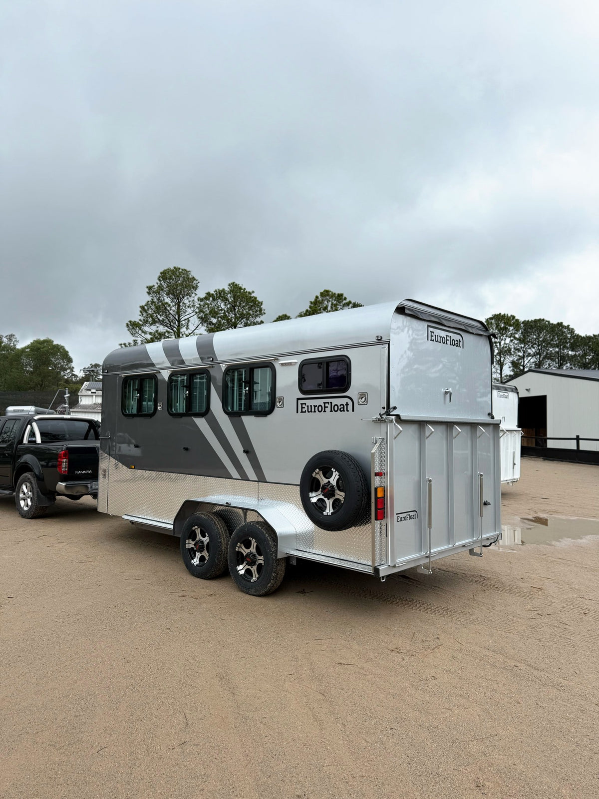3 Horse Angle Load Camper Float L500 SN 777.B