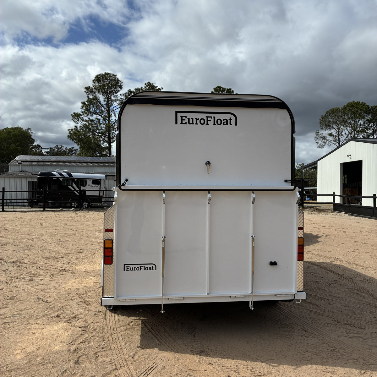 EuroFloat 781.A 2HAL Overnighter Compact Series 2.0 horse float, photo 4