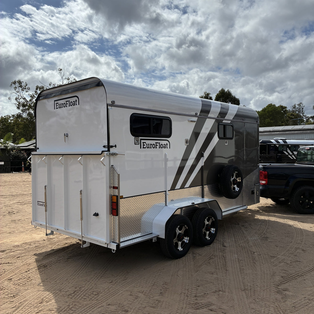 EuroFloat 781.A 2HAL Overnighter Compact Series 2.0 horse float, photo 5