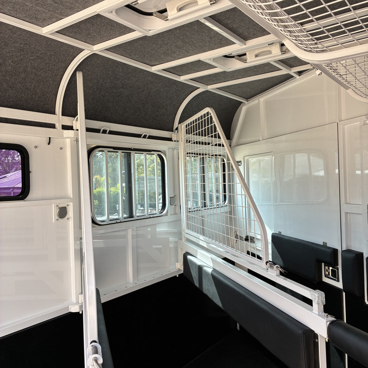 EuroFloat 781.A 2HAL Overnighter Compact Series 2.0 horse float, photo 10