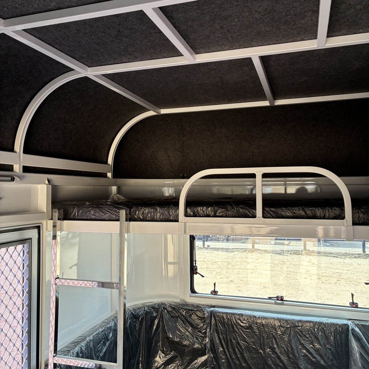 EuroFloat 781.A 2HAL Overnighter Compact Series 2.0 horse float, photo 24