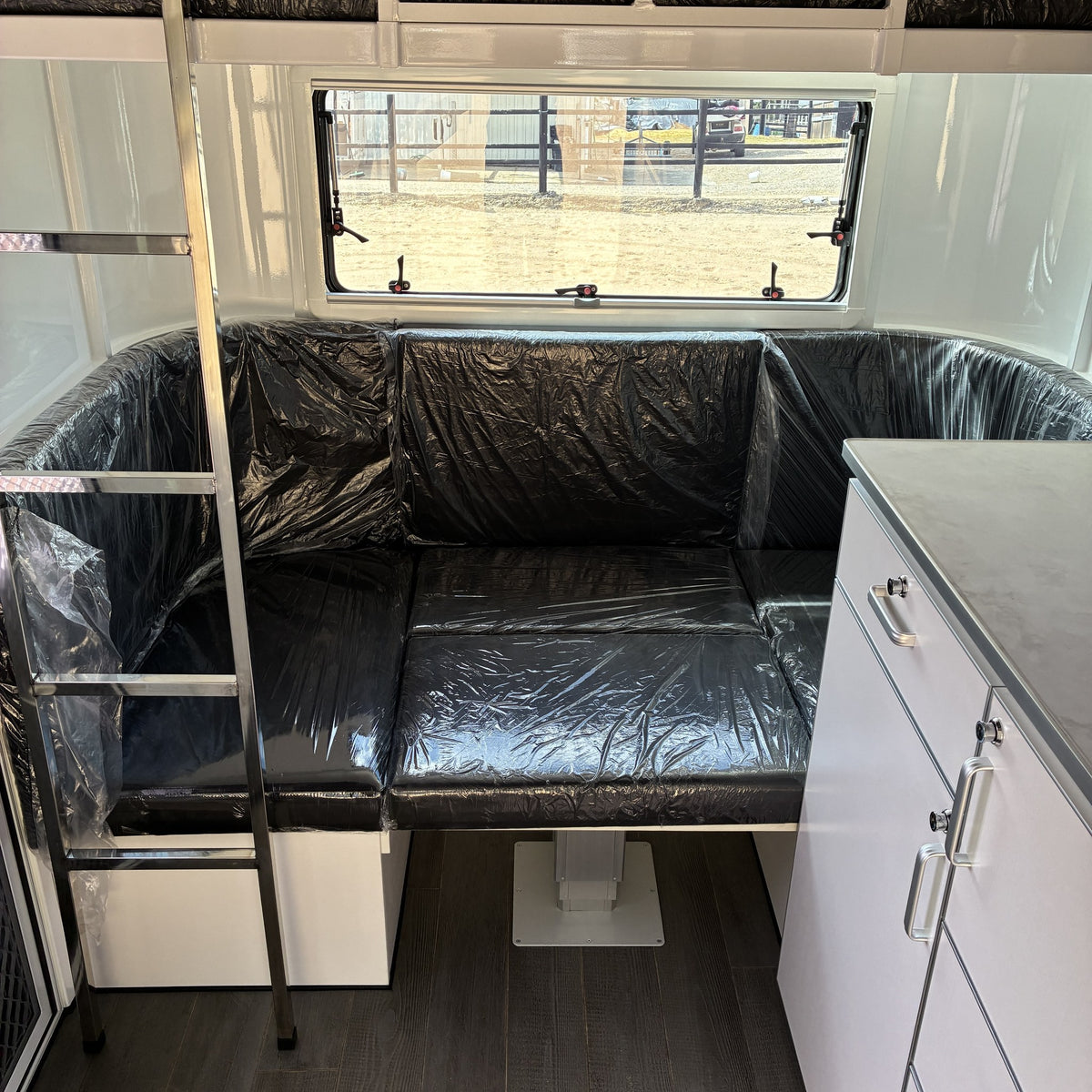 EuroFloat 781.A 2HAL Overnighter Compact Series 2.0 horse float, photo 25
